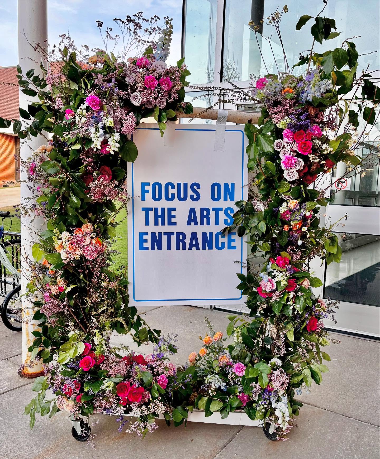 A huge thank you to @t.lights.jacobson and @hphsfocus for hosting us this past week. Teaching is something I truly enjoy, and I was honored to be able to share some of my experience and knowledge with the students at @highlandpark_hs . Here’s to inspiring the next generation of floral artists.
.
.
.
.
.
.
.
.
#floralart #art #artinstall #floraldesign #floraldesigners #artists #nextgen #teaching #inspire