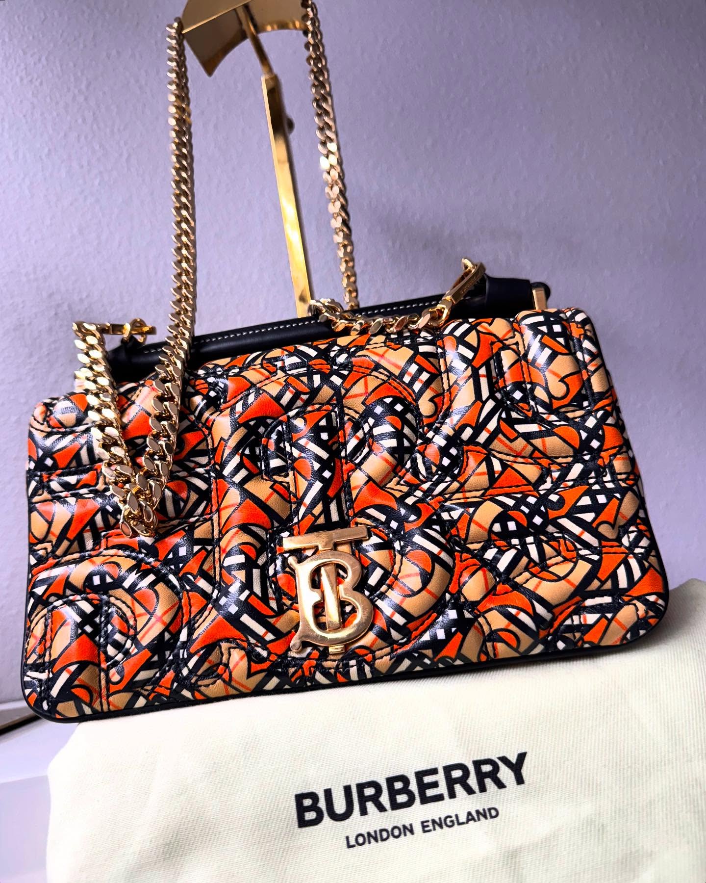 Be sure to stop on by before it’s too late to view our new selection of hand bags and wallets! 10 new pieces coming out for sale definitely won’t last long!