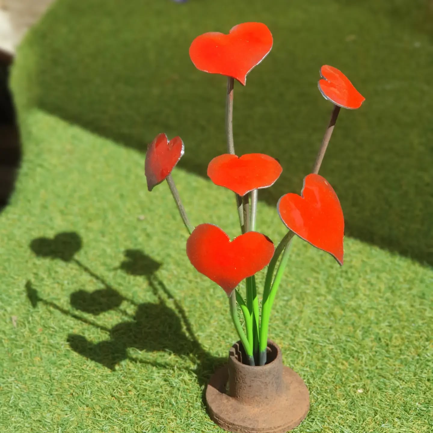 A little pot of colour to brighten your day
#dsdesigns #scrapmetalartist #perthart