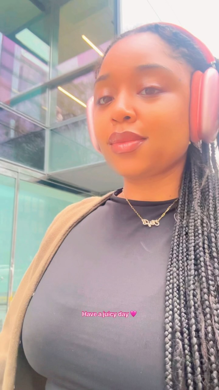 One minute lip routines that anyone can do, so I don’t wanna hear it! I’m also not wearing any makeup and it doesn’t feel too overpowering. The perfect everyday, on the go look. QUESTIONS?? 👀
#liproutineroutine #lipcombo #handmade #shoplocal #fyp
