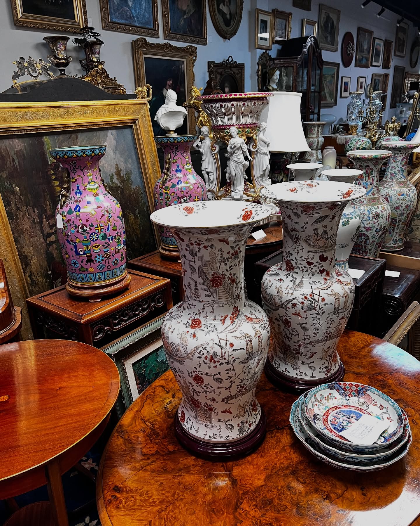 Many beautiful Asian vases available.
#asianvases#antiquevases#antiques#decor#decorativeitems#homedecor#dundarave