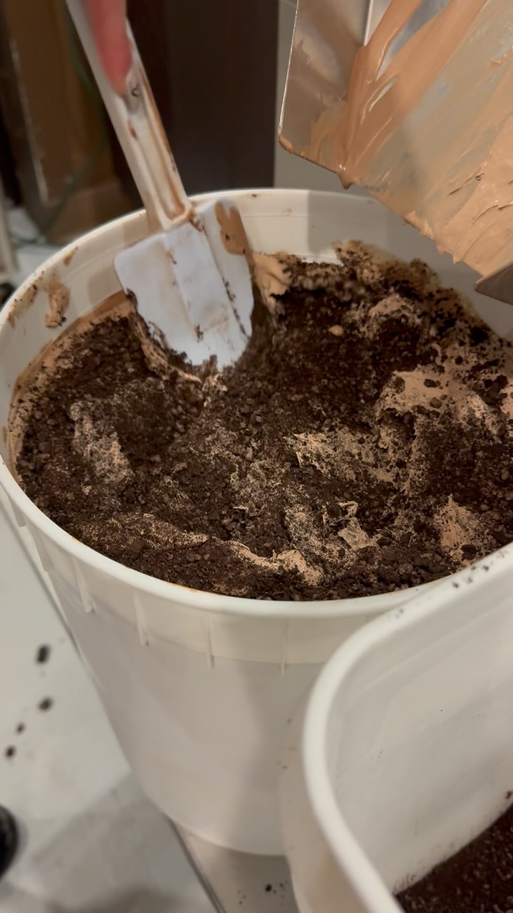 Have you ever wondered how we make our Dirt Cake Ice Cream? 🍨 Here’s a behind-the-scenes look at how it all comes together! From carefully mixing the ingredients to packaging it into pints. All of our ice cream is homemade right here at our Brookfield location!
#scratchicecream #scratchicecreammke #icecream #brookfield #milwaukee #westallis #wisconsin #icecreamlover #sweettreat #homemadeicecream