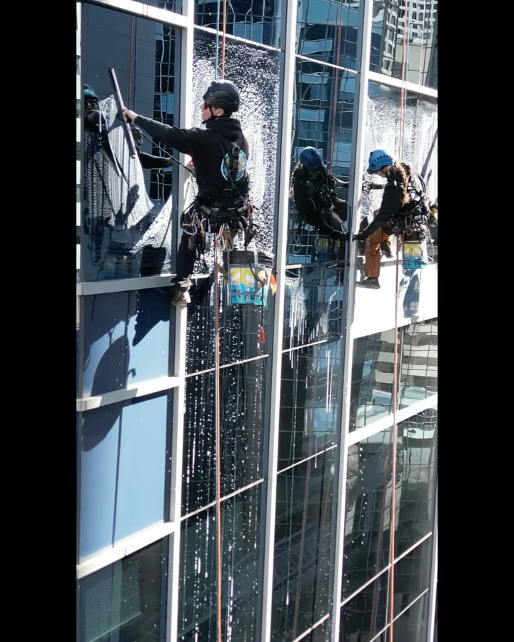 And we’re back!! The 2025 season is going to be a good one 😎
Check us out at www.ropeadope.ca
#ropeadopewindows #ropeaccess #ropeaccessprofessional #workatheight #buildingmaintenance #propertymanagement #bucketharness #safetyfirst #ropeaccesstechnician #yyc