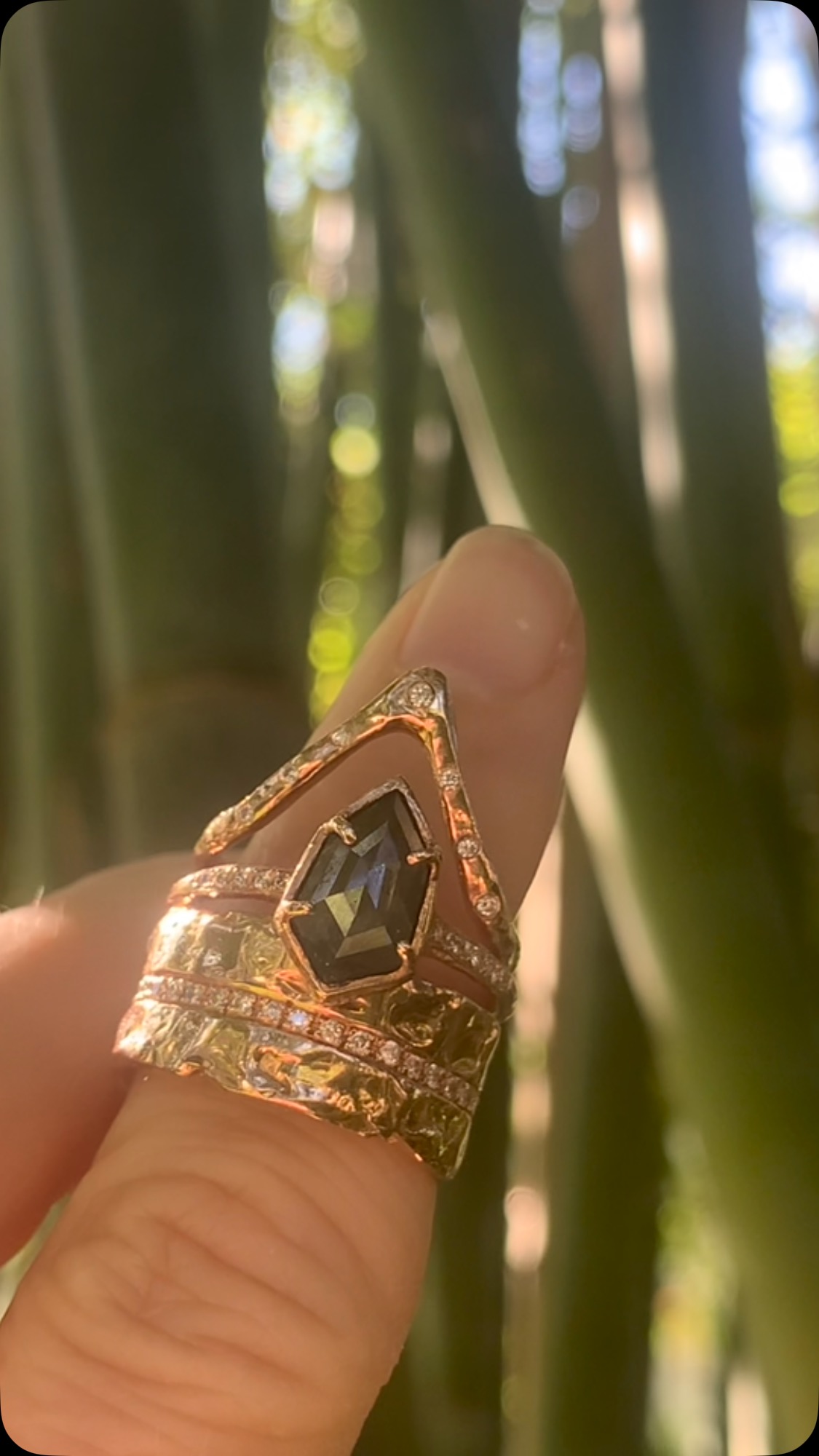Hand crafted with love—rose gold, black diamond, and a touch of light ✨
#rings #handcrafted #finejewelry #rosegoldjewelry