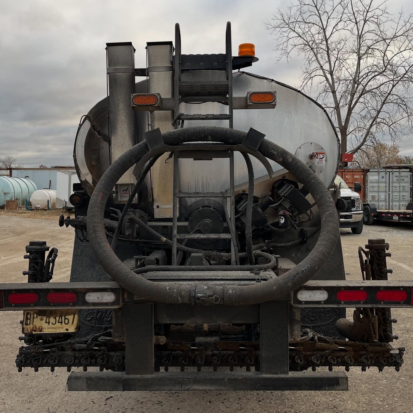 This thick gooey asphalt sprayer mess was no match for dry ice blasting! Look how nicely those layers of buildup came off.
#dryiceblasting #dryice #cleaning #asphalt #tar #cleaning #beforeandafter #co2sweep #restoration #blast #cleaning #asphaltsprayer #truck #truckcleaning