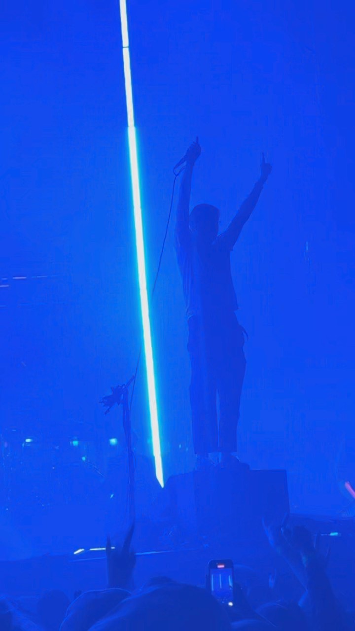 Have you ever had one of those kismet moments happen.
Last night while walking into our concert, Christian notice a beautiful women that was like ros, and didn’t have hair. Then he noticed her and her friend were behind us. I had even mentioned maybe I should ask her for a photo…
She was so pretty. Then as we fill the holes and gaps on the floor. Her and I are next to each other. And I can’t help but look at her and just notice how beautiful she was.
Finally after the first two bands, and right before the Deftones came on, my soul literally screaming at me, I turned and explained to her that I noticed her and how pretty she was. And then I told her a little of what we are going thru with ros.
She then said “if you want we can take a photo so you can show her” 🥹
When I tell you we were both beaming.
This is Brittany (idk if that’s how you spell it, but I made sure to at least get her name), some how the universe worked to put her in my path, we exchanged our beautiful words.
And just like that, she was gone amongst the rest of the crowd.
#deftones #bostontdgarden #lostsirenhair #kismetmoments #themarsvolta
