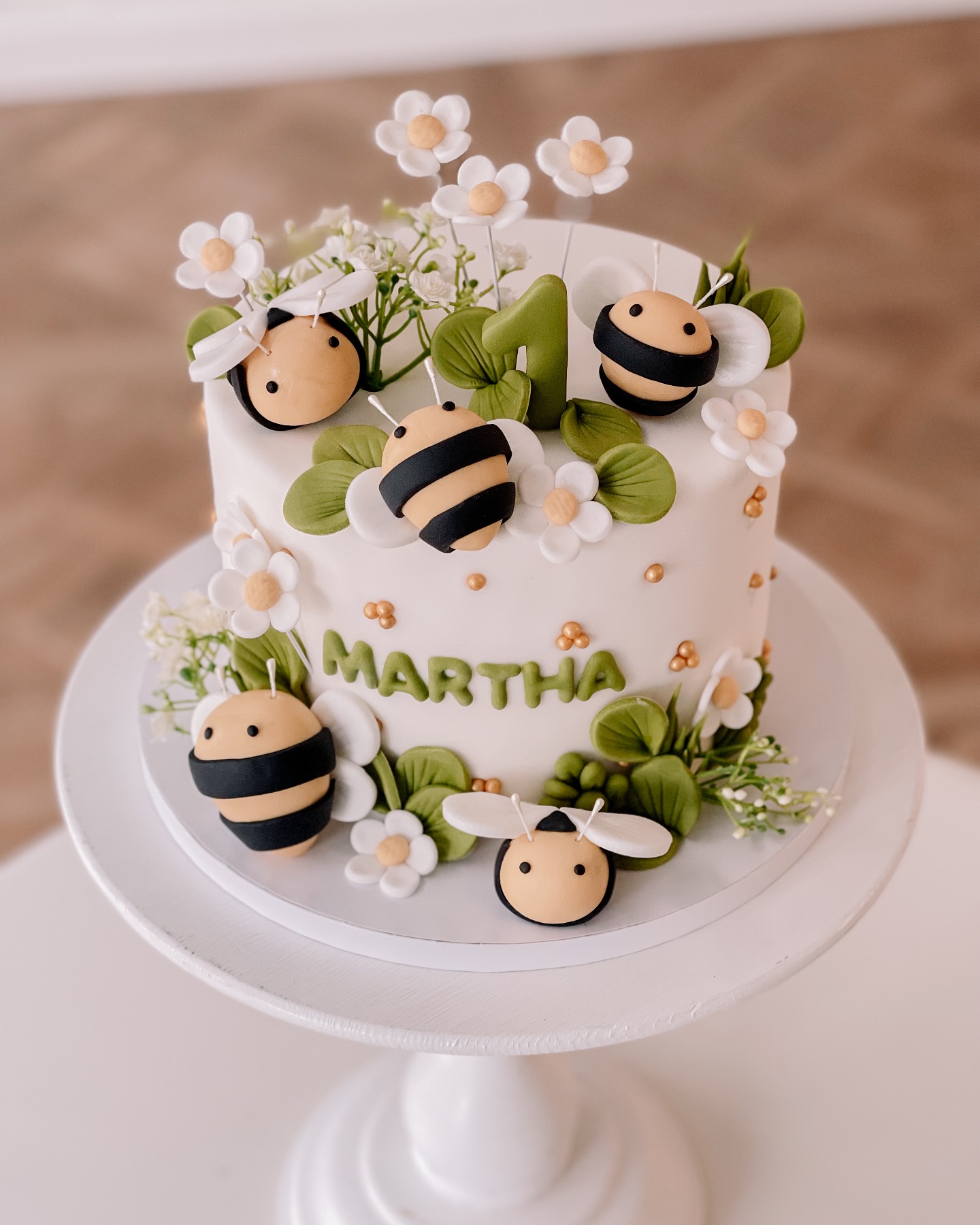 🐝🌿🍯BzZzZzzzZ 🍯🌿🐝
Un gâteau bien printanier pour fêter la première année de Martha 🐝
Et celui-ci est parti bien loin puisque la fête s’est déroulée en Italie!
Vos commandes, c’est comme toujours, par mail à info@fleurdesucre.be
Et pour Pâques, c’est en ligne:
https://www.fleurdesucre.be/paques25
