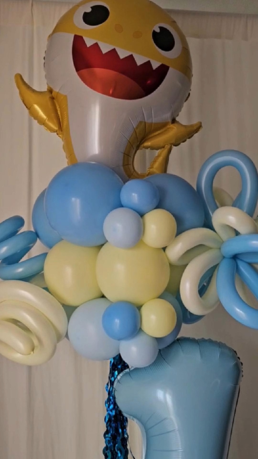 Close up details of our Baby Shark Party Pole 👀
#birthdaydecor #balloonpartypole #onelovemosaic #balloondecor #birthdayparty #ballooninstall #ballooninstallations #balloonartistry #balloondesign #balloonsetup #balloonbusiness #kidsparty #kidsballoon #babysharks