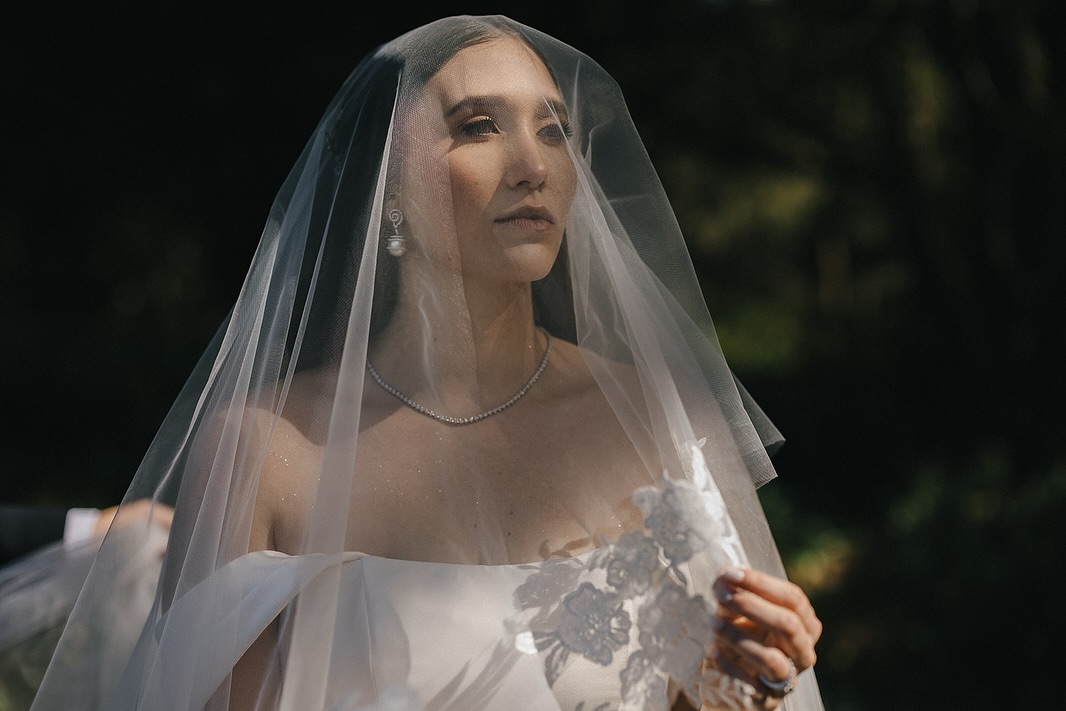 N&J , 2025
Una boda preciosa en la ciudad, con un cielo que parecía pintado con acuarelas y una pareja llena de amor.
#bodas2025
#guatemalaweddingphotographer #fineartweddingphotographer #visualpoetry #weddingphotojournalism #fineartwedding #weddingportrait #fineartwedding #weddingdress #weddingring #guatemalacity
#antiguaguatemalaweddings #bodasguatemala