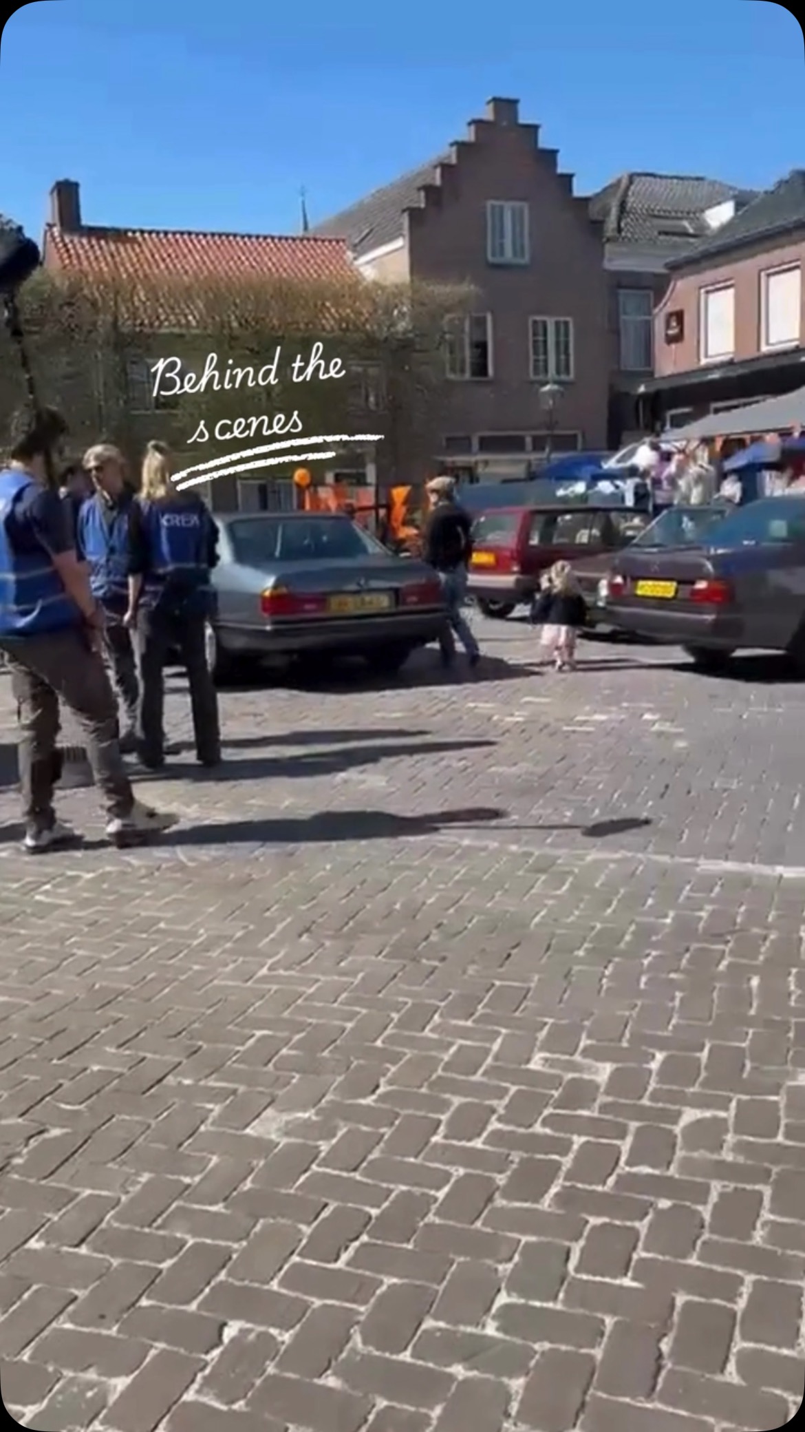 🎬 Afgelopen maandag vonden bij ons de opnames plaats voor de nieuwe Videoland-serie BASTA! 🤩
📍 Café De Plaats is straks te zien in deze zesdelige reeks over niemand minder dan Marco van Basten.
👀 De serie is vanaf 2026 te zien op Videoland, maar wij geven jullie alvast een klein kijkje achter de schermen… 📸
#BASTA #VanBasten #Videoland #Opnames #CaféDePlaats #SneakPeek
