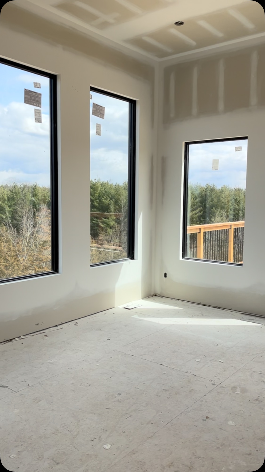 Beautiful windows to match the breath taking views #vicsglass #kvcustomwindowsanddoors