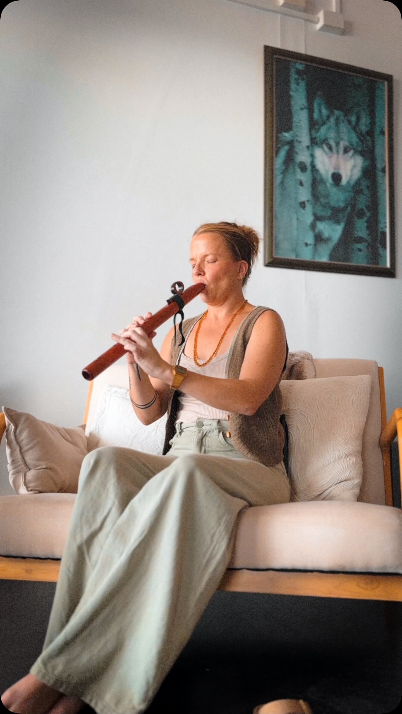 Soft, slow breath. A still room. The haunting, heart-opening sound of the Native American flute weaving through the air—tuned to 432Hz.
This frequency is often called the harmonic tone of nature. Many believe it resonates with the energy of the Earth itself—calming the nervous system, softening emotional tension, and helping the body remember its natural state of harmony.
Unlike the standard 440Hz, 432Hz feels more spacious, grounding, and deeply soothing.
Let yourself be guided by sound. No expectations. Just presence, resonance, and rest.
Have you ever listened to music in 432Hz? What did you feel?
#breakthroughbreathwork #byronbaybreathworkretreat #byronbaybreathwork #meditation #meditationpractice #meditations #yoganidra #cosmic #cosmicprana #prana #vitallifeforce #yoga #asana #evanshead #byronbay #reiki #pranayama #ancient #breathe #healing
