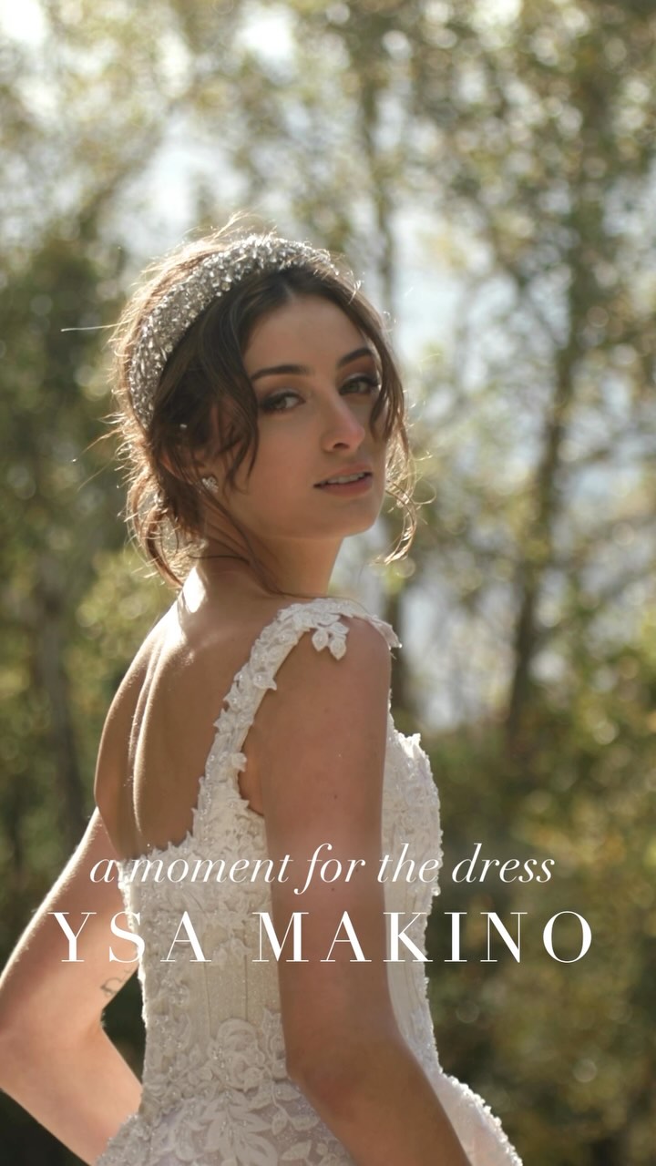 ✨Amanda looking absolutely stunning in @ysamakino paired with sparkling @miumiu earrings and a dreamy @jenniferbehr headpiece — because every detail deserves its moment. ✨
.
.
.
#ysamakino #weddingdress #weddinginspiration #bridalcollection #bridalcouture #weddinggown #weddingfashion #weddingvideography #miumiu #weddingjewelry #jenniferbehr #bridalaccesories #bridalook