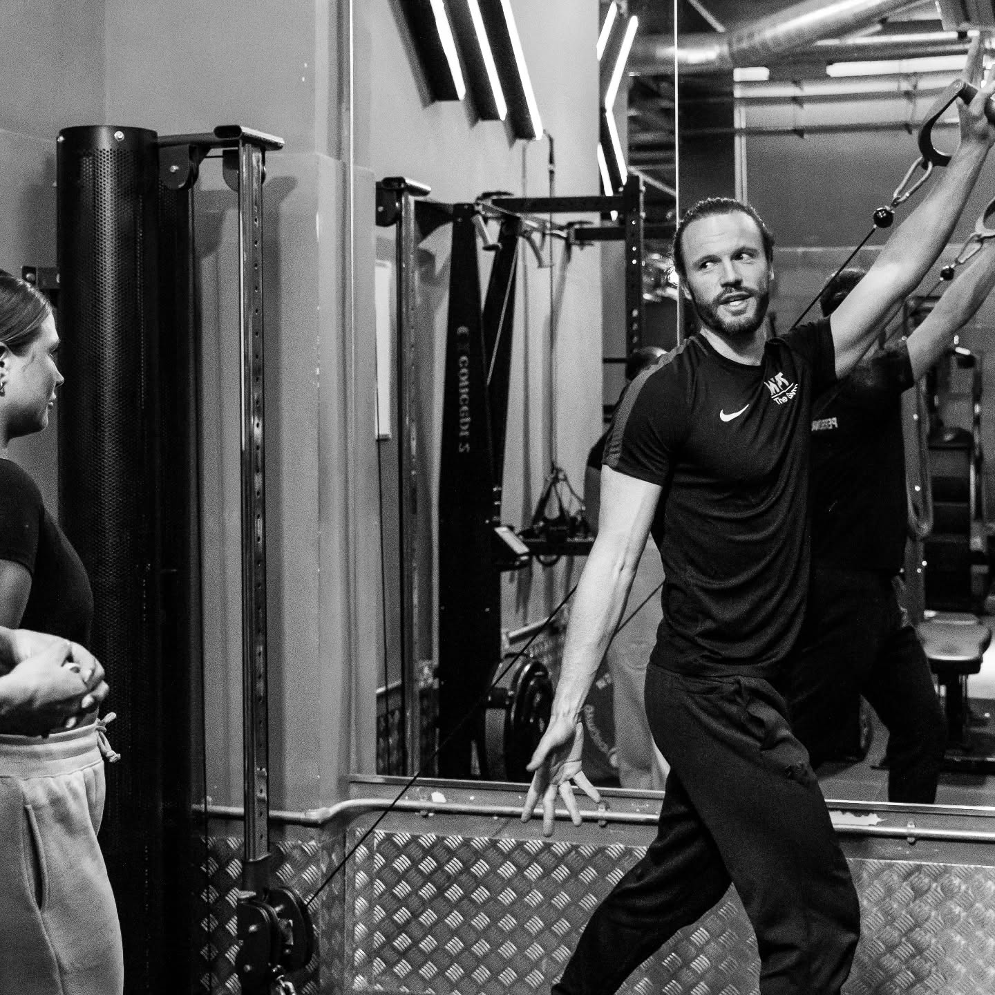 Think beyond the isolated muscle! 🤔 Cable machines are fantastic for functional training because they allow for natural movement patterns and resistance throughout the entire range of motion – just like in real life! 🚶♀️🏋️♂️
This means you're not just building muscle, you're improving how your body moves and performs in everyday activities and sports.
🔑 Key benefits of cable training:
* Enhanced core stability
* Improved balance and coordination
* Greater range of motion
* Reduced risk of injury
#functionaltraining #cableworkout #reallifefitness #movementmatters #strengthandconditioning #fitnessmotivation #gymmotivation #trainforlife #healthylifestyle