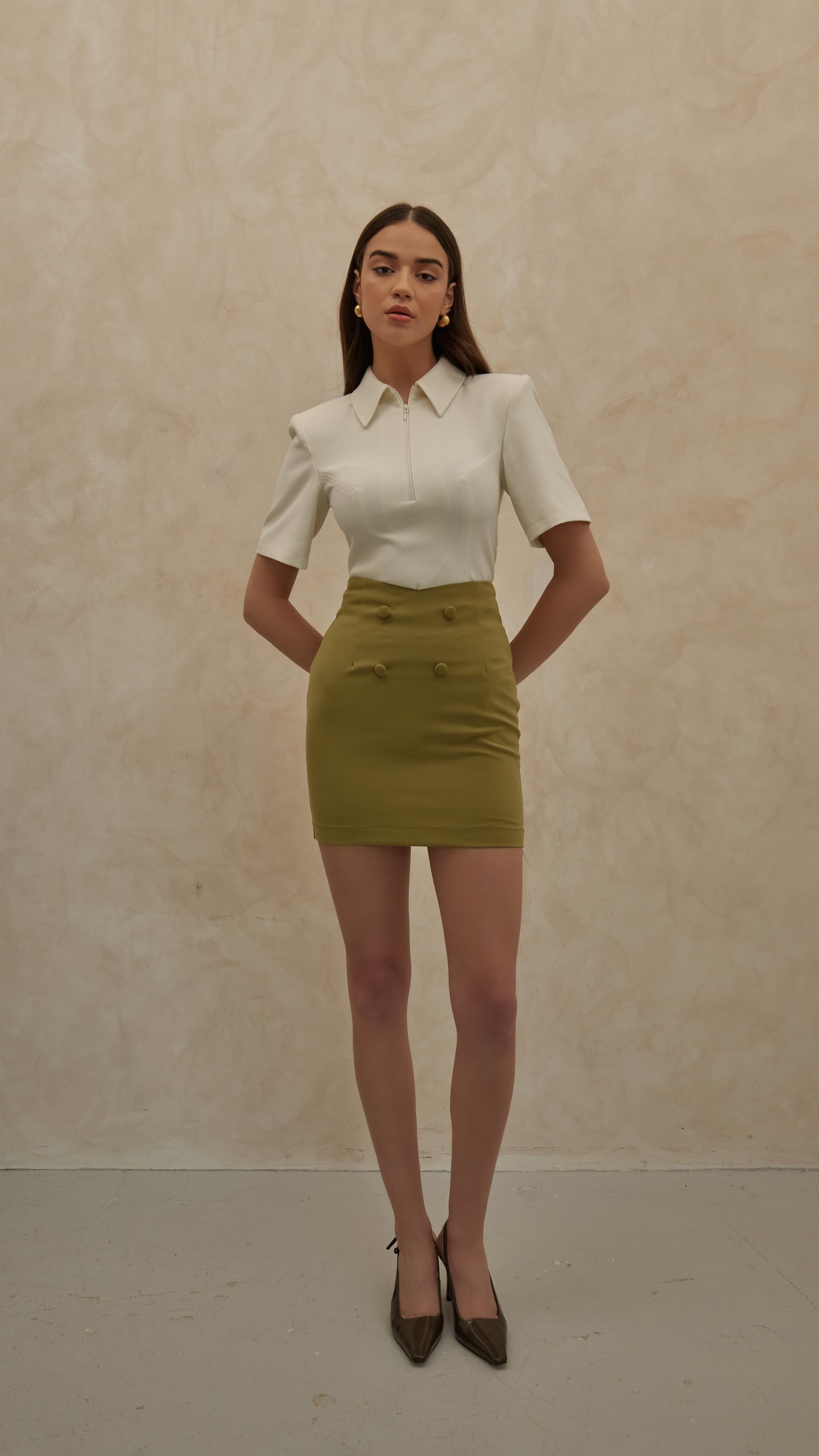 A study in timeless elegance — discover each piece, designed to move effortlessly with you. The Blazer Edit, now live.
#luxuryfashion #luxurystyle #insidemycloset #insidemywardrobe