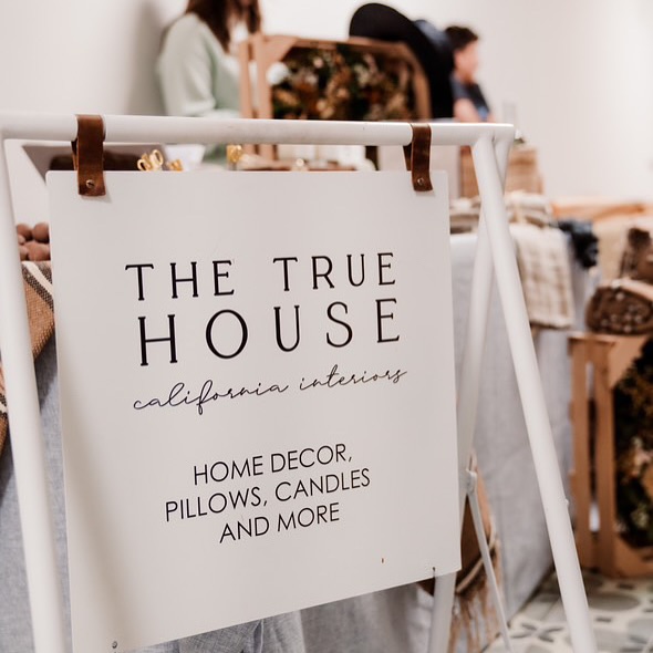 Thanks @b.longpilates for sharing your 6 month anniversary with us. We loved being a part of your celebration! Thanks to all the lovely shoppers for supporting small businesses! 🤍
📷 : @golden_flutter_photo