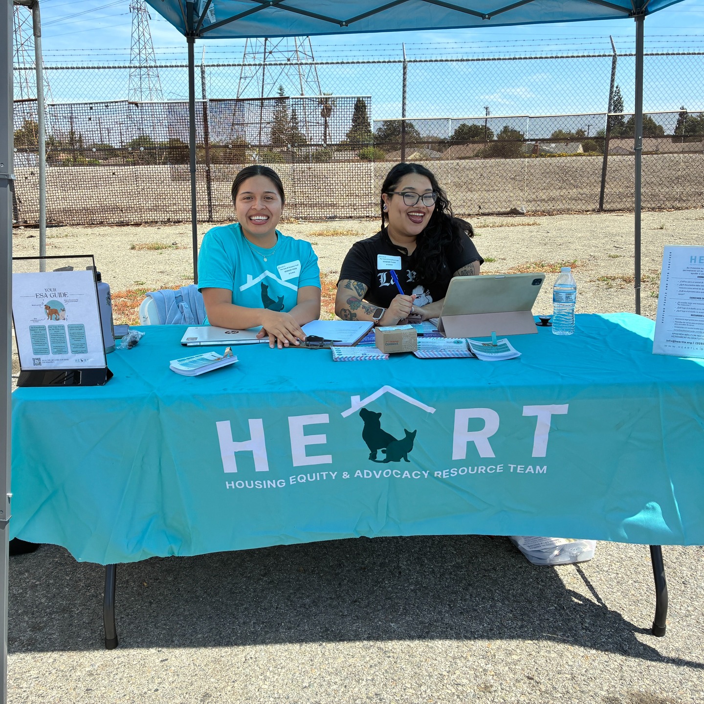 We always love connecting with pet owners in our community and chatting about their housing rights (and of course, meeting all the lil cuties who support them along the way 🐾)
Big thanks to @foundanimals and @seaaca for hosting such a pawsome event! Hasta la próxima 💙