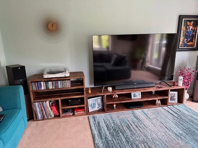 Solid wood TV stand installed to match the #recordstorage unit delivered few weeks ago. Always great to receive your pictures! #komodafurniture #vinyl #furniture