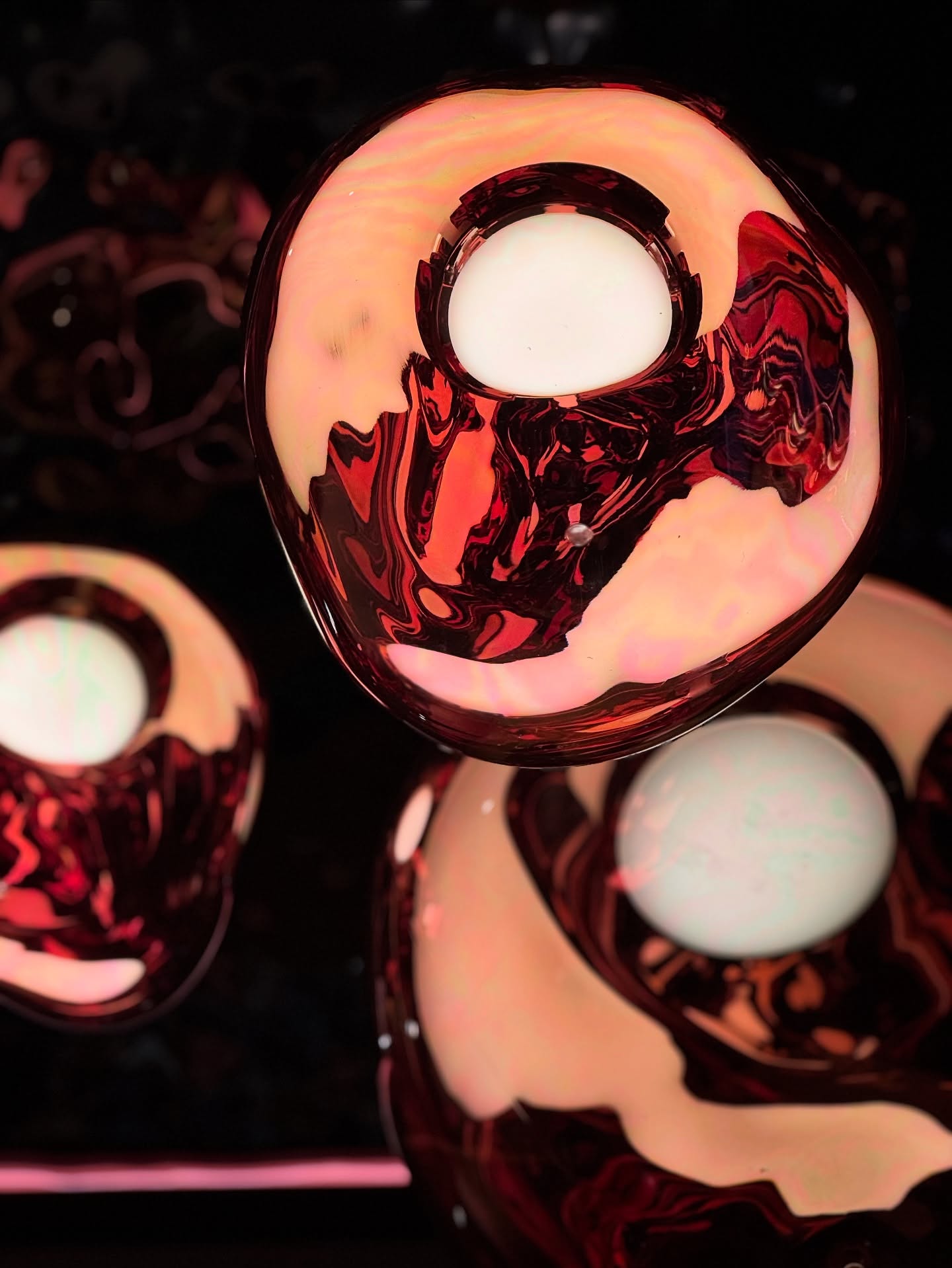 A sculptural statement in light – the iconic Tom Dixon lamp captured in its natural habitat. I love how its bold design and warm glow instantly elevate the room, adding a touch of modern elegance with an industrial edge. Design is in the details.
#TomDixon #LightingDesign #InteriorStyling #ModernInteriors #DesignDetails #passiocasa