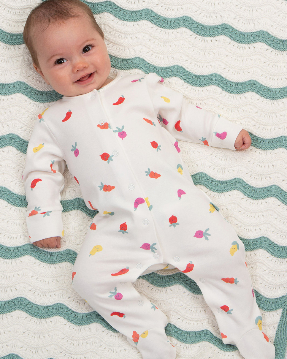 👶🌿 Bienvenue à Kite – de nouveaux habits tout doux, durables et pleins de charme
Nous avons le plaisir d’accueillir une nouvelle marque de vêtements pour bébé dans notre univers enfants : Kite, venue tout droit du Dorset, en Angleterre.
Inspirés par la nature, leurs modèles sont conçus avec soin, douceur et responsabilité.
🌱 Coton bio certifié
🧵 Détails originaux
👕 Qualité qui dure (et qui se transmet !)
Des vêtements respectueux de la planète, pensés pour accompagner les tout-petits dans le confort et avec style 💛
📍À découvrir dès aujourd’hui en boutique à Aigle
👉 Faites glisser pour découvrir les premières pièces arrivées
#NouveautéCamendice #KiteClothing #BébéResponsable #ModeEnfant #CotonBio #Camendic