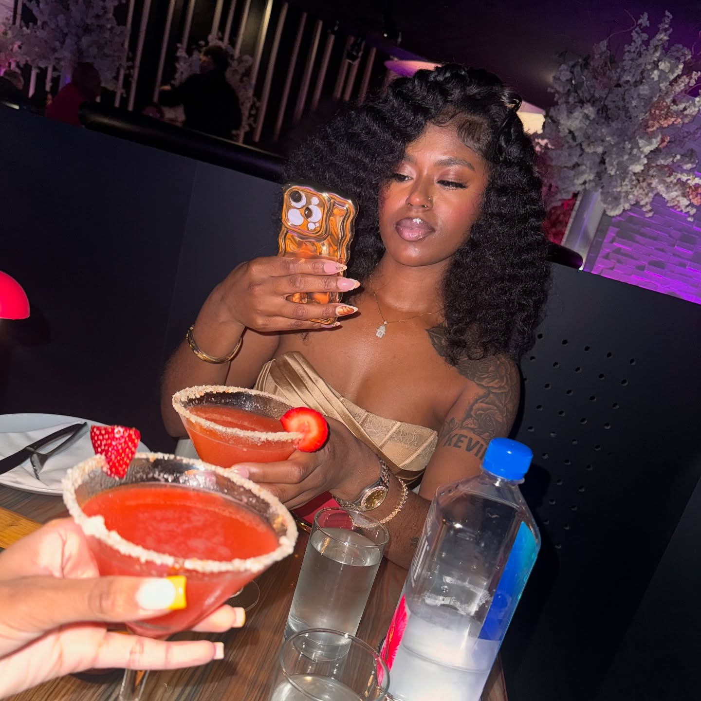 Our #SewPrettyBabes are always a vibe… Literally‼️ Shop Our Raw Indian Wefts NOW
Enhance your looks
Hair Used: @sewprettyextensions
👉🏽Follow @sewprettyextensions for more….
🩷This Post & Tag a friend
✅Quality Hair Wefts
✅Quality Frontals
✅Lace Closure
✅Ready To Wear Wigs
The Best Hair You Will Invest In
📌Shop & Save
🔗 Link in the bio
•
•
•
•
#wigs#hairreview#gluelesswigs#closurewigs#peerlesshair#bobwigs#bangwigs#hairsalon#hairstylist#bundles#sewprettyextensions#sewins#closures#Frontals#sewpretty