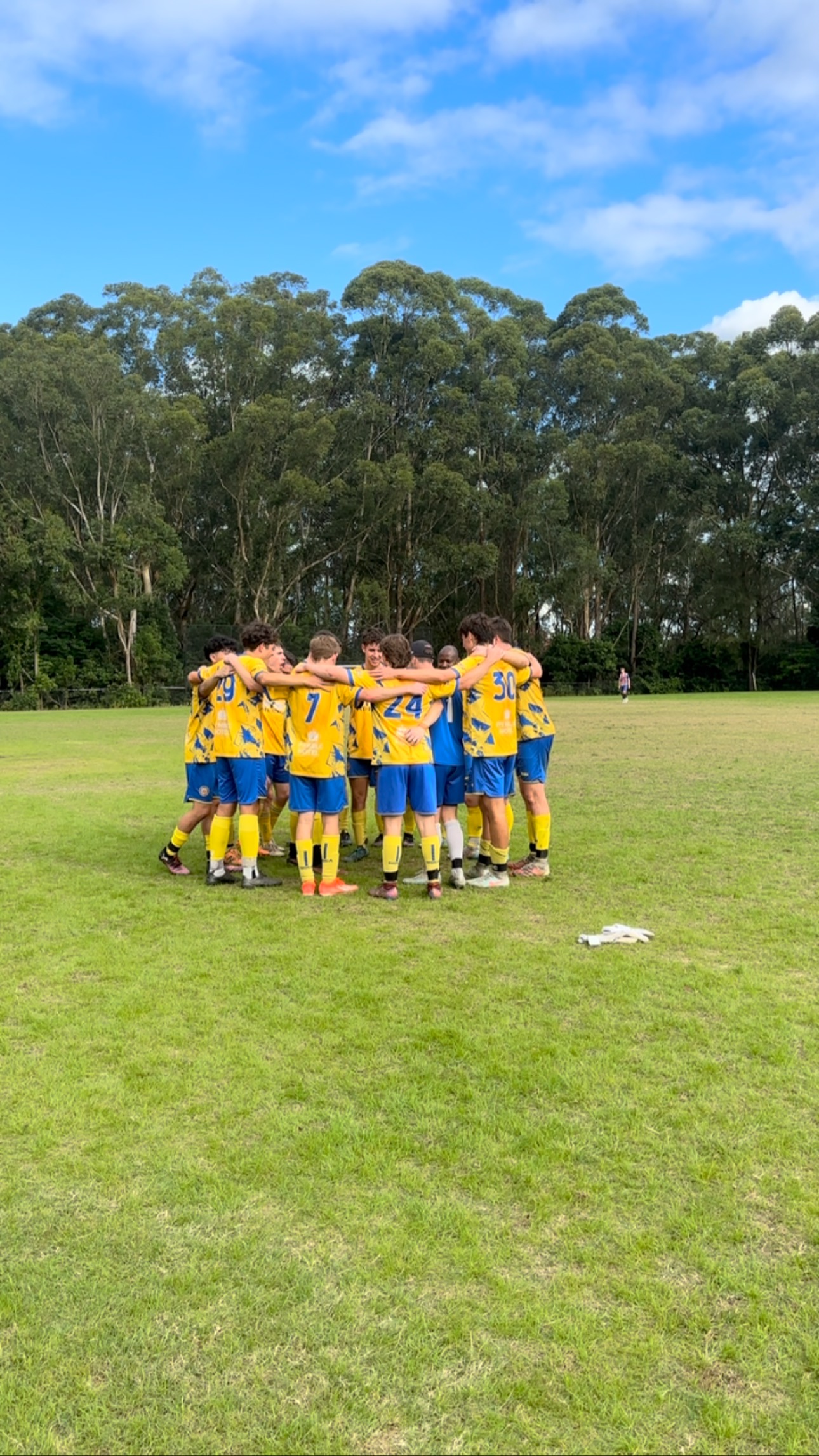 Check out our Mens All Age Div 2 Ressies sing the song loud and proud after their 2-0 vs Kisso at Auluba oval today! Great job guys!! ๐๐