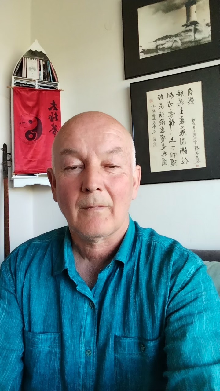 Merhaba.
AKTİF MAYIS prıogramı;
1 MAYIS İŞÇİ BAYRAMI
Videoda açıkladığım gibi İstanbul, Kadıköy, iskele meydanında yapılacak mitinge katılacağım. Benimle birlikte orada olmak ve belki sonrasında bir sohbet oturumuna katılmak isteyenler yazabilirler...
4 MAYIS Fenerbahçe Parkı Tai Chi buluşması:
Tüm aktif ya da geçmişte Tai Chi çalıştığımız ve hatta Tai Chi ilgisi olup, merak eden, başka stilllerde çalışan tüm arkadaşların buluştuğu, bir bahar pikniği havasında geçmesini arzuladığımız buluşma. Çayımız, kahvemizi yanımızda getirdiğimiz, belki ortaklaşarak çay yanına yiyecek birşeyler hazırlayarak geldiğimiz bir muhabbet ortamı.
Buluşma yeri ve zamanı
FB parkı
4 Mayıs, saat 10:30
17-18 Mayıs
Taichi Pushing Hands atölyesi:
Fenerbahçe Parkı, hafta sonu iki günlük yoğun atölye.
Katılımcı şartı:
Tai Chi Stillerinin birinde yol alarak, kendi başına uygulama yapanlara açık.
Yani stil farkı olmaksızın, Tai Chi dinamiklerinin temelini bililyor, yapabiliyor olmak.
Kayıt için lütfen profildeki site adresinde var olan iletişim kutusuna mesaj bırakın. Katılım detaylarını mail ile bildireceğim.
Güzel günler dilerim.
Süha Ertekin
#1mayıs
#taichichuan #yangstilltaichichuan #taichipushinghands #yangstile #yangchengfu #onlinetaichi #profchengmanching #meditasyon #meditation #healing #healingenergy #bağkurmak # #taichikamp #taichiturkey #taichiizmir #chi #gevşeme #taichi #taichisword #taichiheryerde #taichijian #taichikılıç #farkındalık #meindfullnes #huzur #barış