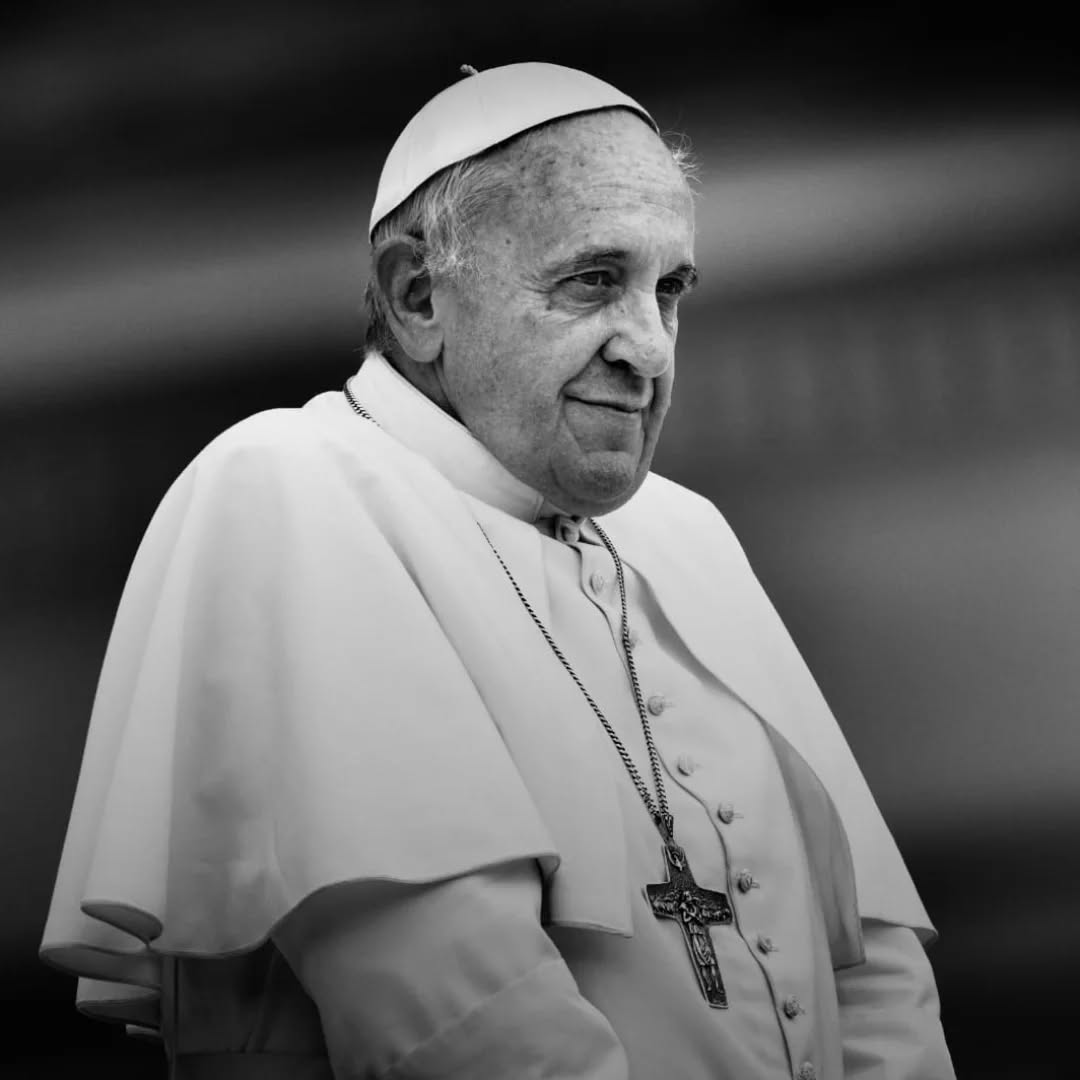 Con profundo dolor ante la muerte del Papa Francisco y con gran gratitud a Dios por el don de su vida y ministerio, desde Cáritas Arquidiocesana damos gracias porque Francisco, con sus gestos, con sus palabras y acciones nos ayudó a comprender que Cáritas es y debe ser una caricia de Dios en la vida de los más necesitados, marginados y sufrientes. Que su memoria y servicio nos ayude a seguir uniéndonos en la concordia por el bien común y el desarrollo humano integral
El alma de Francisco, papa, descanse en paz. Amén