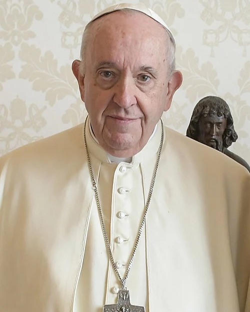 Papst Franziskus ist tot.
Was passiert nach dem Tod des Papstes?
Nach Ablauf der Trauerperiode (Die Trauermesse muss vier bis sechs Tage nach dem Tod des Papstes stattfinden.) und zwischen dem 15. und 20. Tag nach dem Tod kann das sogenannte Konklave zur Wahl eines neuen Papstes beginnen. Der Termin wird voraussichtlich nach der Beerdigung vom Kardinalskollegium bekannt gegeben. Bedingung ist, dass sich alle 135 wahlberechtigten Kardinäle im Vatikan eingefunden haben.
In der Basilica Santa Maria Maggiore wird Franziskus' Grab nach dessen Wünschen vorbereitet.
Bildquelle: http://www.quirinale.it/