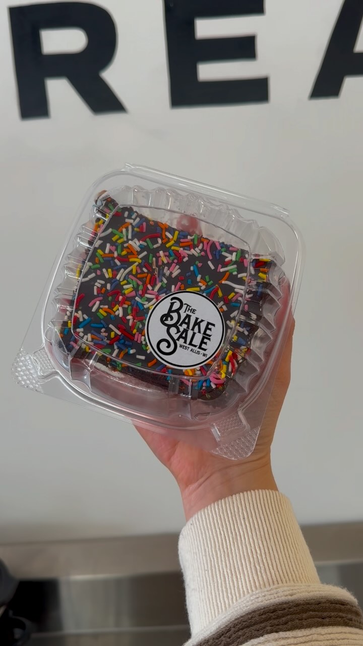 Did you know we have @bakesalewestallis items at our shops?!
#icecream #scratchicecream #scratchicecreammke #brookfield #milwaukee #westallis #wisconsin #icecreamlover #sweettreat
