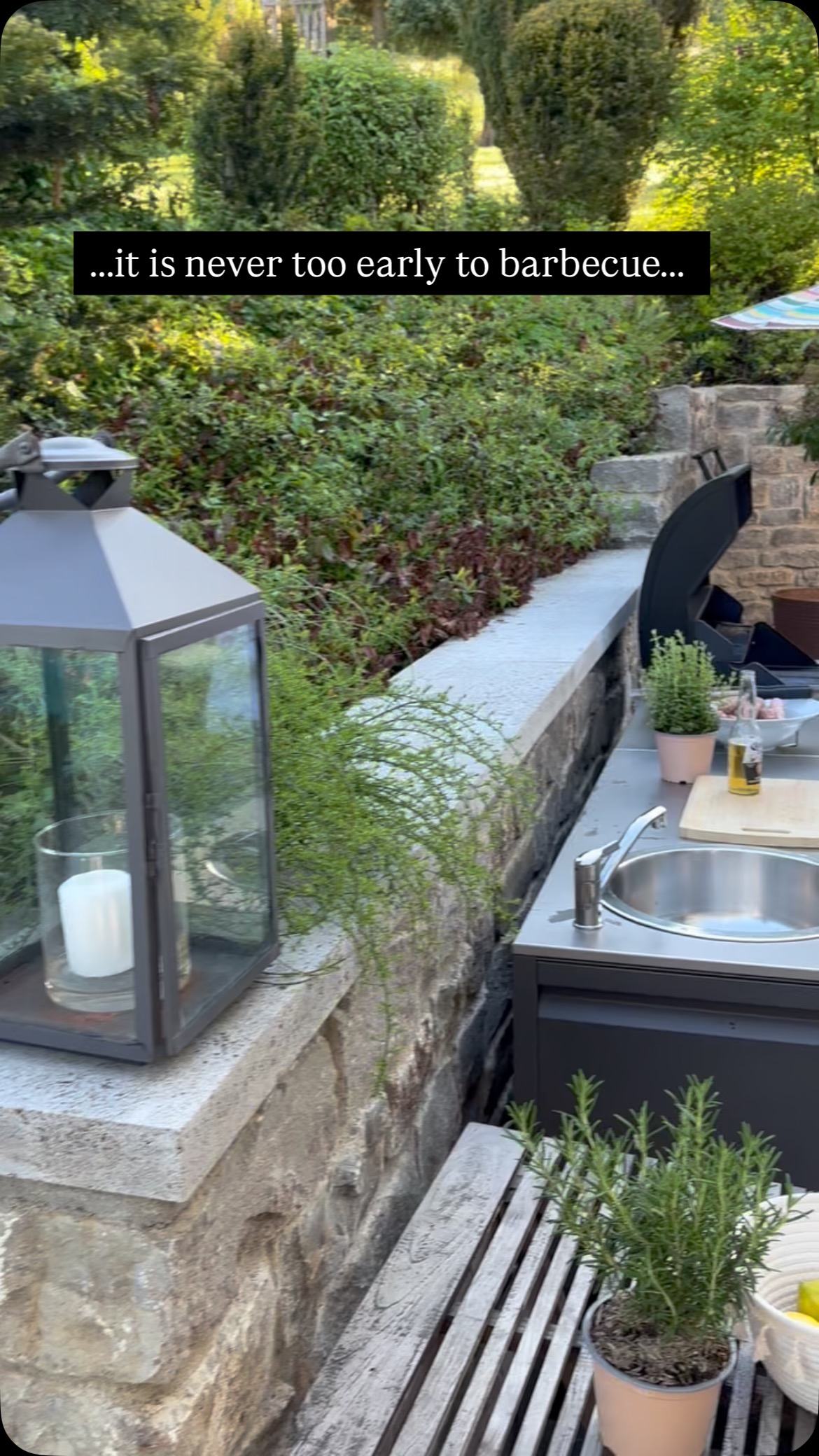 #barbecuemitfreunden #ferienhaus #pool #outdoorgrill #traumhaus