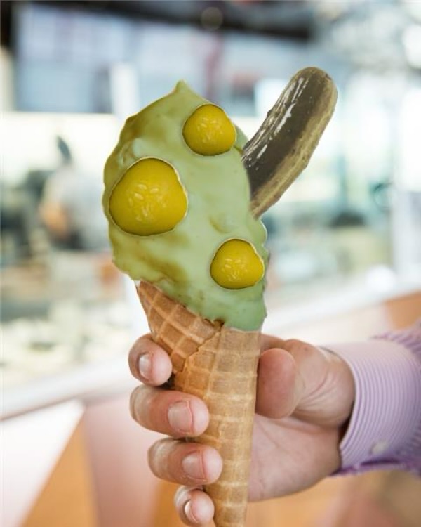 That time I (badly) photoshopped this ice cream cone as an April Fool’s prank for @chocolato.ca, called it the Cornetchon, and it exploded on Facebook as people debated whether they wanted to try it or were disgusted by it.
#itwentviral #socialmedia #contentcreation #socialmediamarketing #icecream #itwasajoke #aprilfools