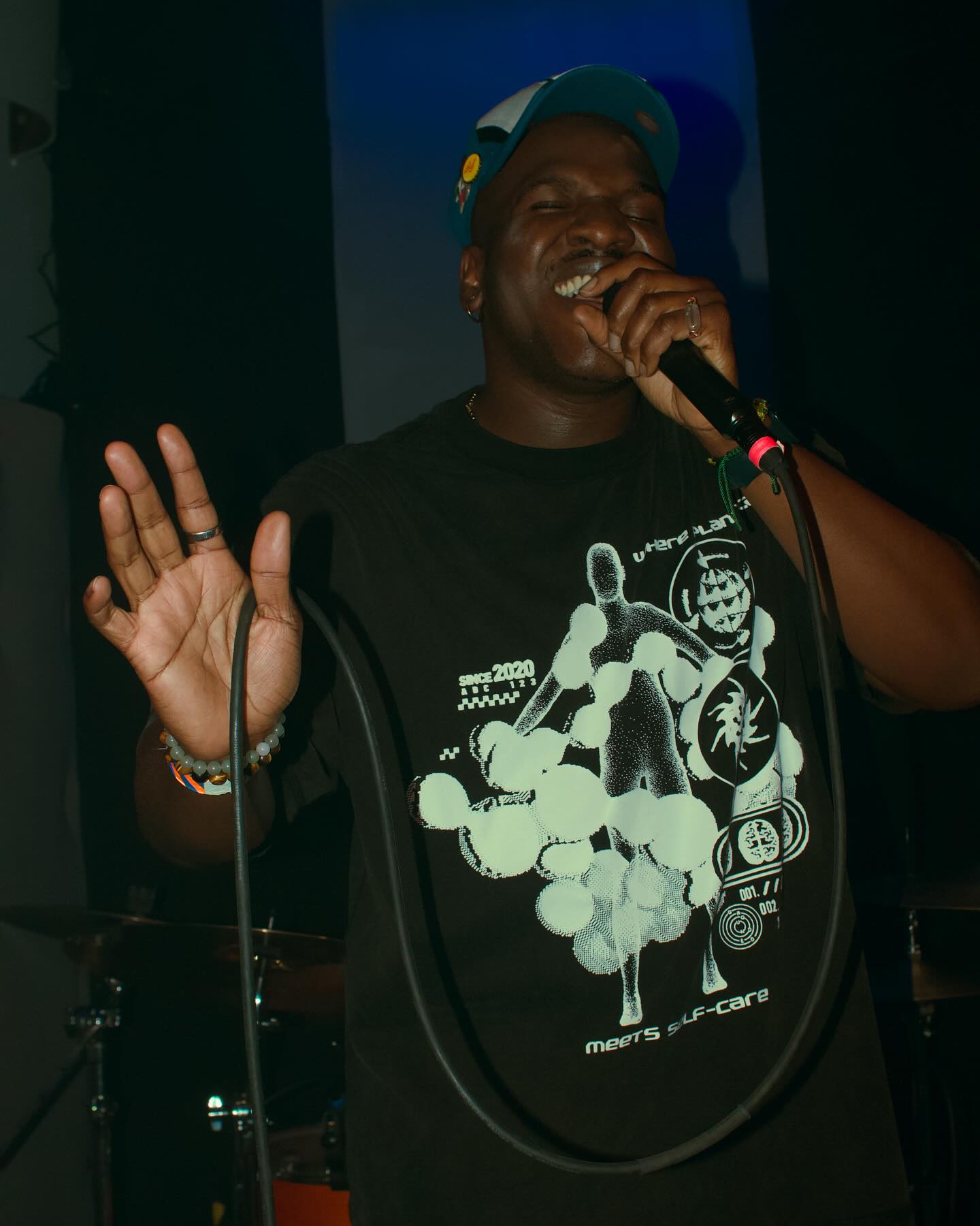 Huge thank you to @highnotehandsome for co-curating
🌸Rhythm & Bloom🌸 with us and closing the night with such intention and artistry.
His performance was smooth, emotional, and electric—the perfect way to end a sold-out night rooted in music and community.
We’re so grateful for the partnership, the energy, and the magic you brought to the stage.
📸 @sappworld
#HASANI #RhythmAndBloom #TheVibeRoom #DMVArtists #LiveMusicRecap #CreativeCommunity #RBandSoul #CloserEnergy #SoldOutShow
