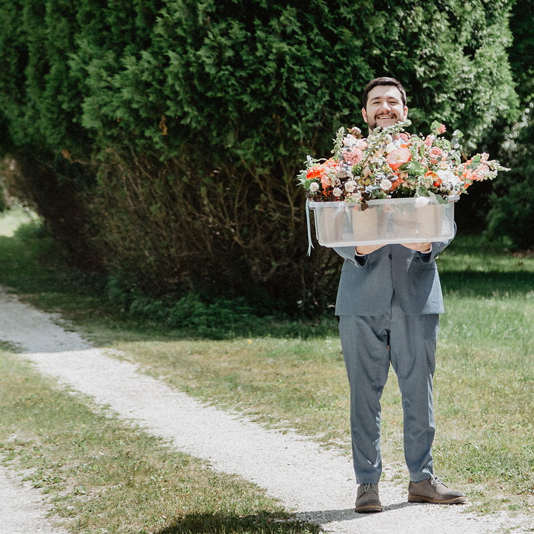 Here's a bucket of flowers to brighten your Monday!
And a reminder that we offer comprehensive wedding day coordination. Who doesn't want a cheery face and someone to manage all the finicky bits on their wedding day?
#rhodeislandwedding #springwedding #weddingplanner #weddingcoordinator #sustainablewedding #greenwedding #intimategatherings #southshorewedding #bostonwedding #providenceweddingplanner #newenglandwedding #newenglandweddingplanner