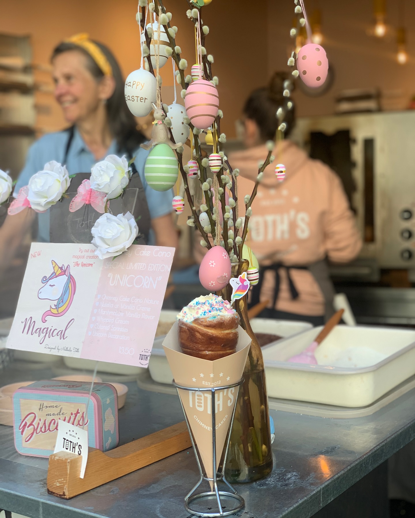 Happy Easter from all of us at Toth’s Chimney Cake! Wishing you a day full of joy, love, and sweet moments. We’re open today, so hop on by and treat yourself to something delicious!🐰🐣🌸💐🌟🥰🙌🏼
#HappyEaster #toths #ChimneyCake #SweetMoments #EasterTreats #tothschimneycake #ZurichEats
#FoodieZurich
#ZurichOldTown
#AltstadtZurich
#ZurichBakery
#SweetToothZurich
#YummyZurich
#DeliciousZurich
#ZurichDesserts
#ChimneyCakeLove
#SwissSweets
#BakeryVibes
#TastyZurich
#ZurichFoodieFinds
#EatLocalZurich
#ZurichCafes
#SweetEscapeZurich
#BakedWithLove
#OldTownTreats
#SweetsInTheCity
