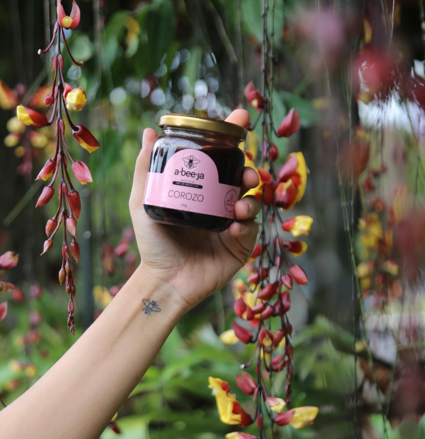 ¿Los sabores típicos de la región del Caribe mezclados con una miel pura y natural? No hay nada mejor que esto 🐝🍯
#mielpura #mielnatural #rawhoney