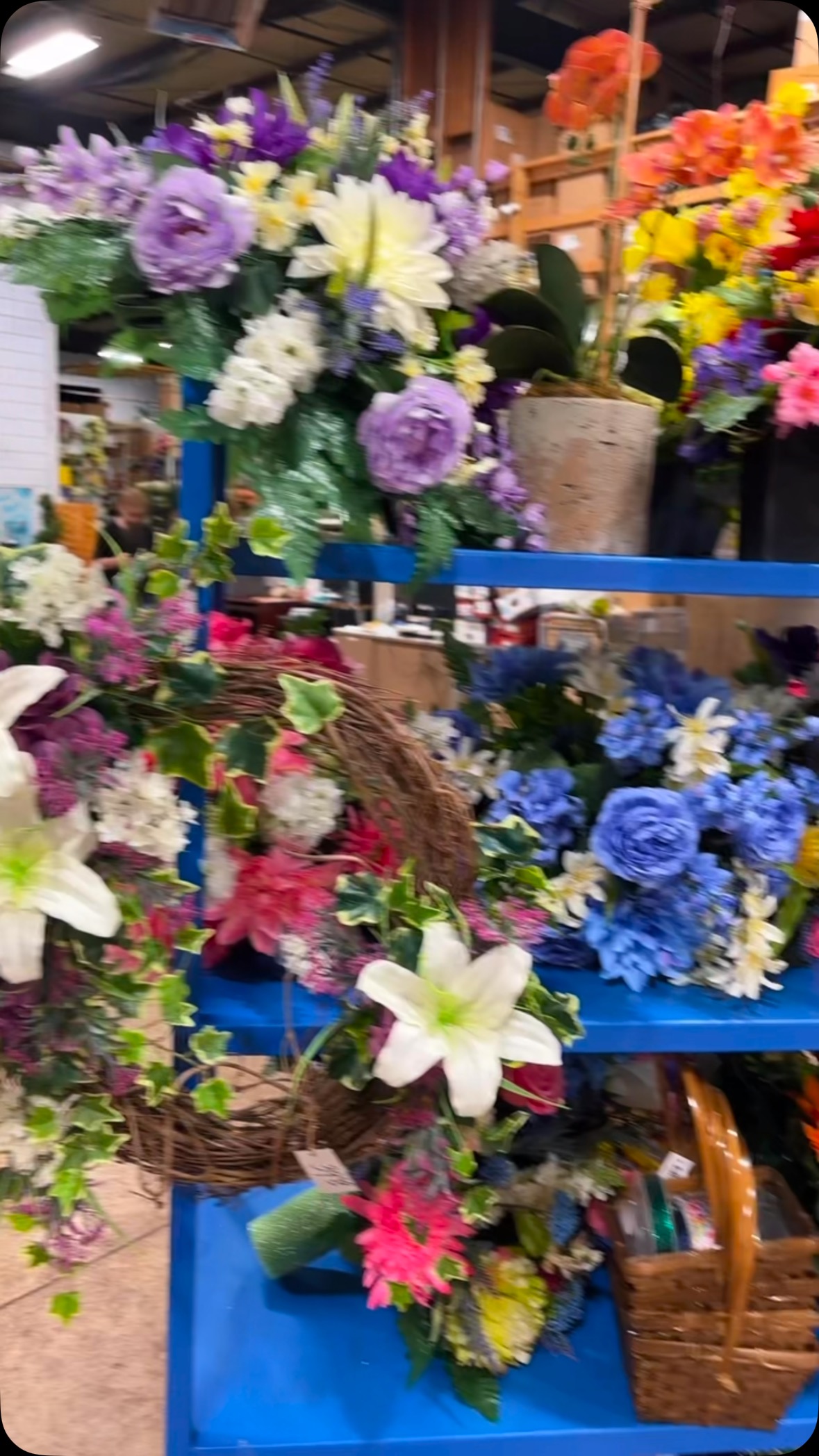 Whether you’re creating a wreath, table arrangement, or sympathy piece, we’ve got all the supplies you need!
.
.
.
.
.
#flowers #direct #knoxville #chattanooga #spring #cookeville #premade #supplies #tennessee