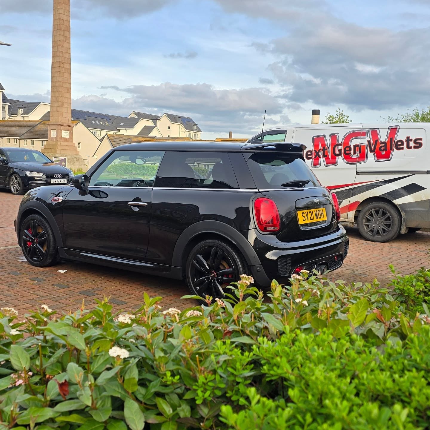 š«§ The Mini JCW in for a Deep Clean š«§
The black really pops after a full safe wash
- Prewash
- Snow foam
- Contact wash with 2 bucket system
And decontamination
- Fallout remover (removes any small bits of metal, like brake dust, that can cling to paint)
- Tar & Glue remover
and then finished off with our choice of sealant to help enhance the gloss all while making it easier to clean on it's next wash
#minijcw #deepclean #aberdeen