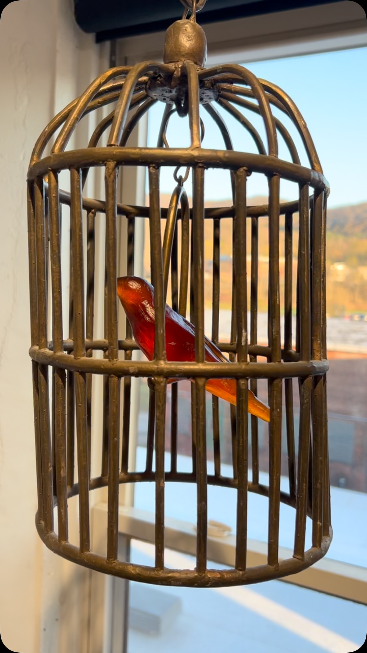 Natalie Tyler
Birdcage
bronze and crystal glass
8 x 13.5 in
.
.
.
#lapincontemporary #artgallery #artintheberkshires #natalietylerart #natalietylersculpture #bronzesculpture #glassart #crystalglassbird #birdart #sculpture
