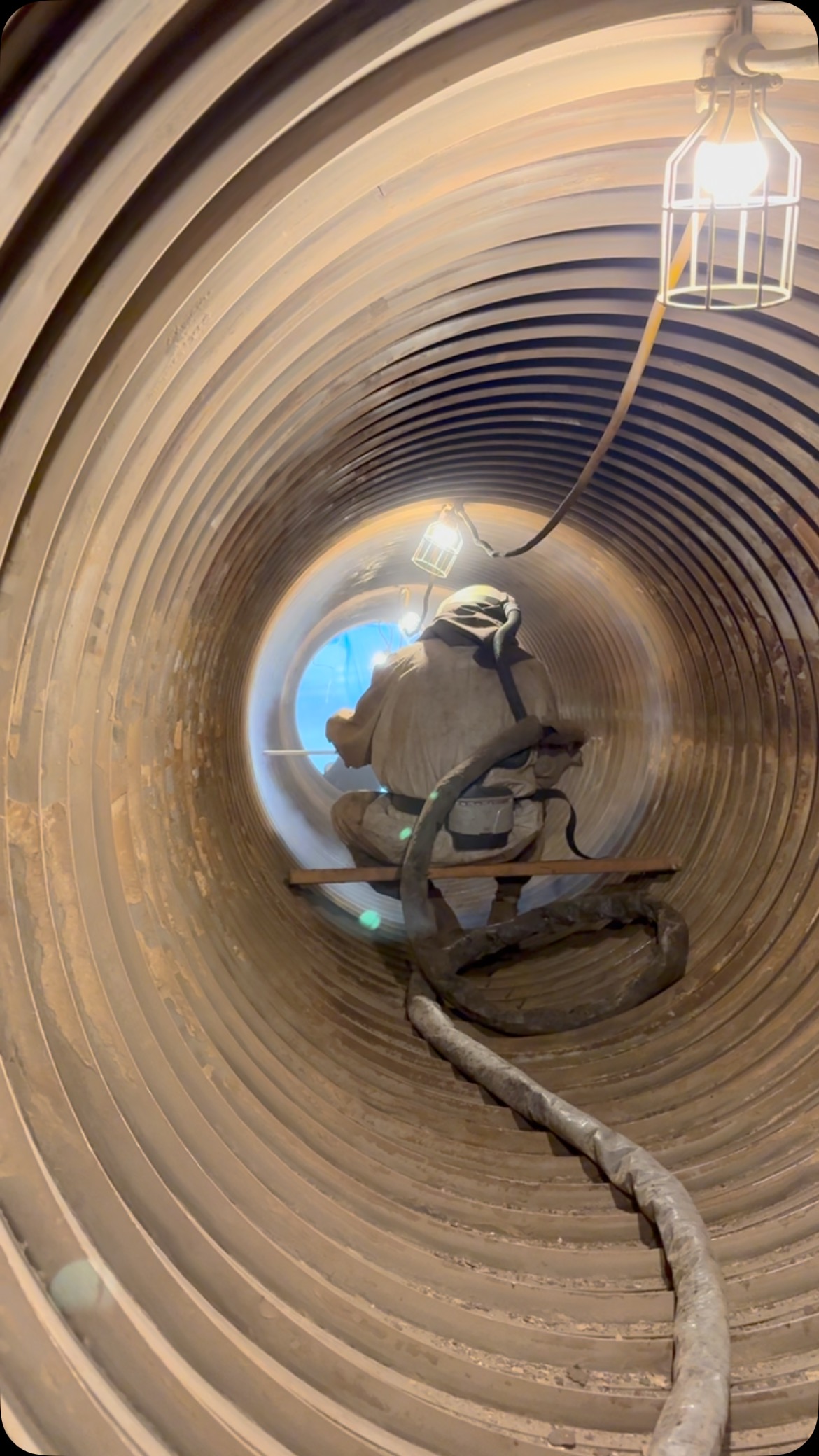Dry ice blasted the inside of a can cooker recently. Super cool to see the co2 clouds wrap around the tunnel!
#clouds #dryiceblasting #co2sweep #blasting #cancooker #cleaning #dryice #rust #rustremoval #vortex #mineralbuildup #co2