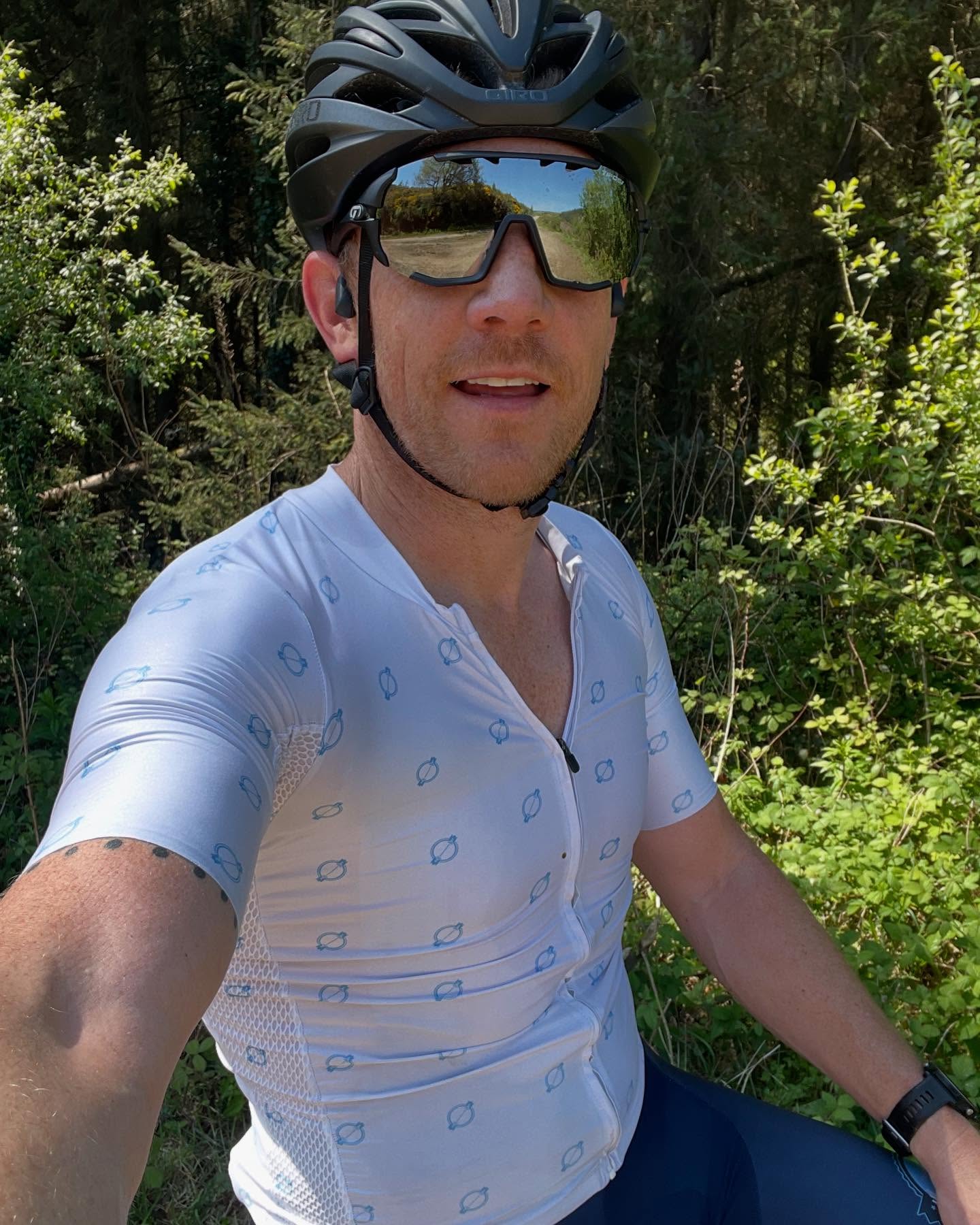 Hot enough for the white jersey in April in Cork!
Really enjoying my time in Ireland and Europe so far, met so many lovely athletes and friends and it’s only been a year.
I’m having a good race season so far after a few years of crashes, injuries and set backs, fingers crossed the rest of the season goes as well.
I’m already itching to get to off season to work on my limiters from this year 🤣🤣
Big shout out to all my athletes, thanks heaps for believing in me and what I do 💙
@wallace_training
#wallacetraining
#mtbcoaching #mtbcoach
#mtbfitness #mtbpt #mtbpersonaltraining #mtbpersonaltrainer
#downhillmtb #downhill #dh #downhilltraining #downhillcoaching
#enduromtb #enduro #edr #endurocoaching
#xcmtb #xccoach #xctraining
#roadcyclingcoach #roadracingcoach
#cyclecoaching #cyclecoach #cyclepersonaltraining
#cyclingpersonaltrainer #cyclingcoach
#cyclingcoaching