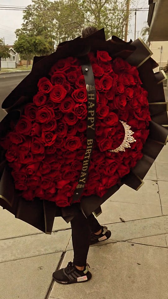 #karlasflowers#ramosbuchones😍🌹#redrosesbouquet #flowershop #flowers #coltoncalifornia