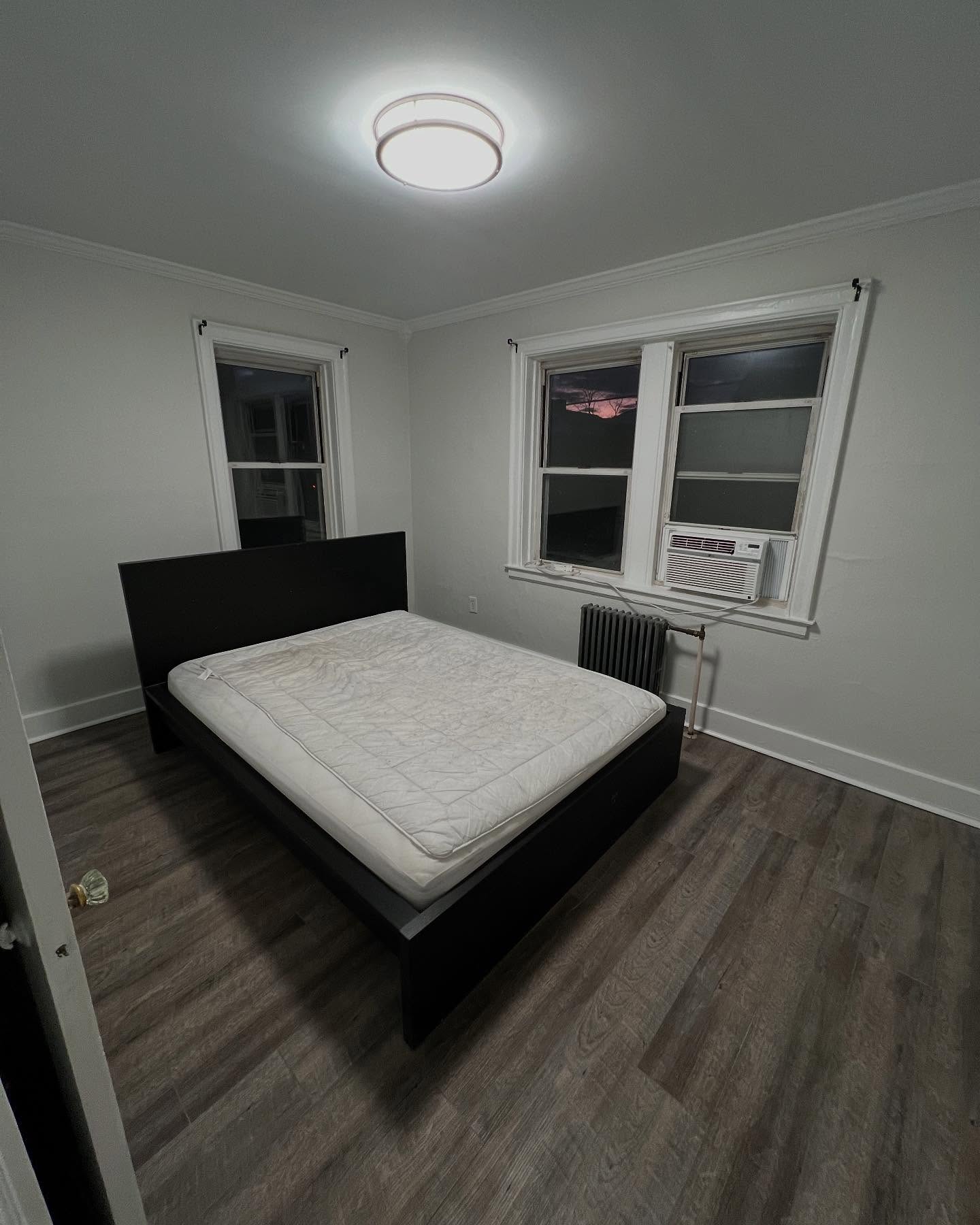 Full ceiling reno! Cracking and loose ceiling plaster can lead to major (and necessary) repair if left unattended. Reach out if you’d like an evaluation on a damaged or cracking ceiling!