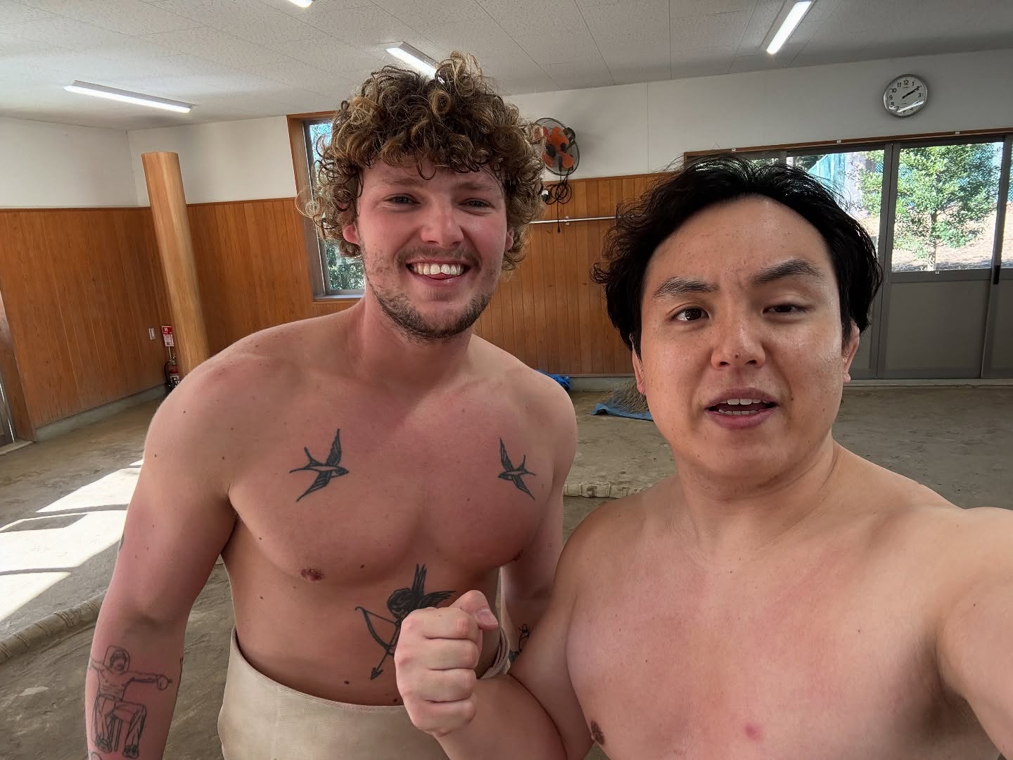 From England 🏴 @darrenyoung_
#sumo #sumowrestlingmatch #sumowrestling #sumodeadlift #sumosquats #sumoexperience #japan #japantrip #japantravel #visitjapan #visitjapanjp #japaneseculture #sumotraining #sumowrestler #sumofighter #sumotraining #sumoworkout #sumosushi #grandsumo #thingstodotokyo #japanitinerary #shiko #suriashi #teppo #tokyo #сумо #sumô #rikishi #sumolife