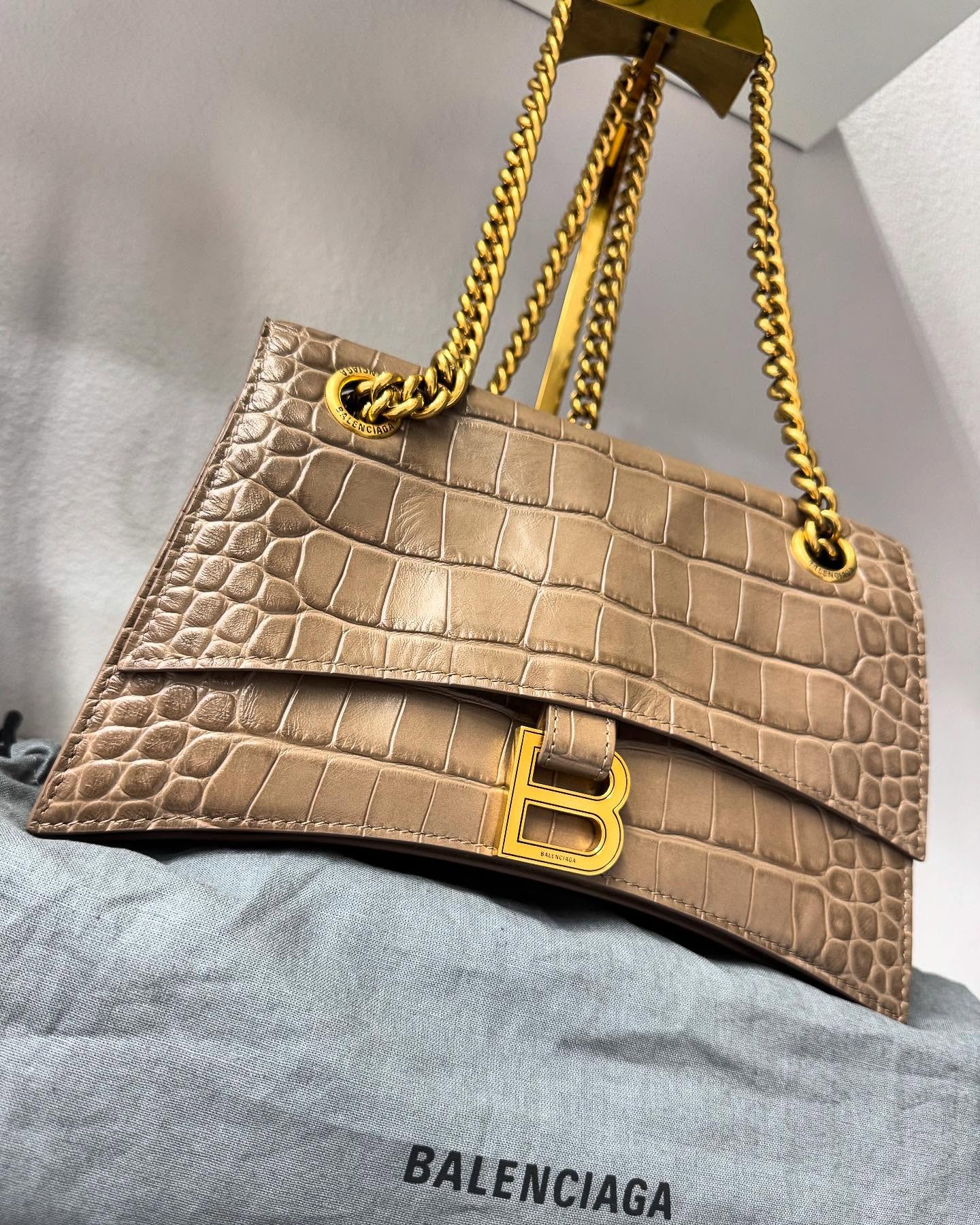 Another mint condition piece coming out for sale! We have a wide selection of goods from jewelry & watches to luxury hand bags! Stop on by today to take a look!