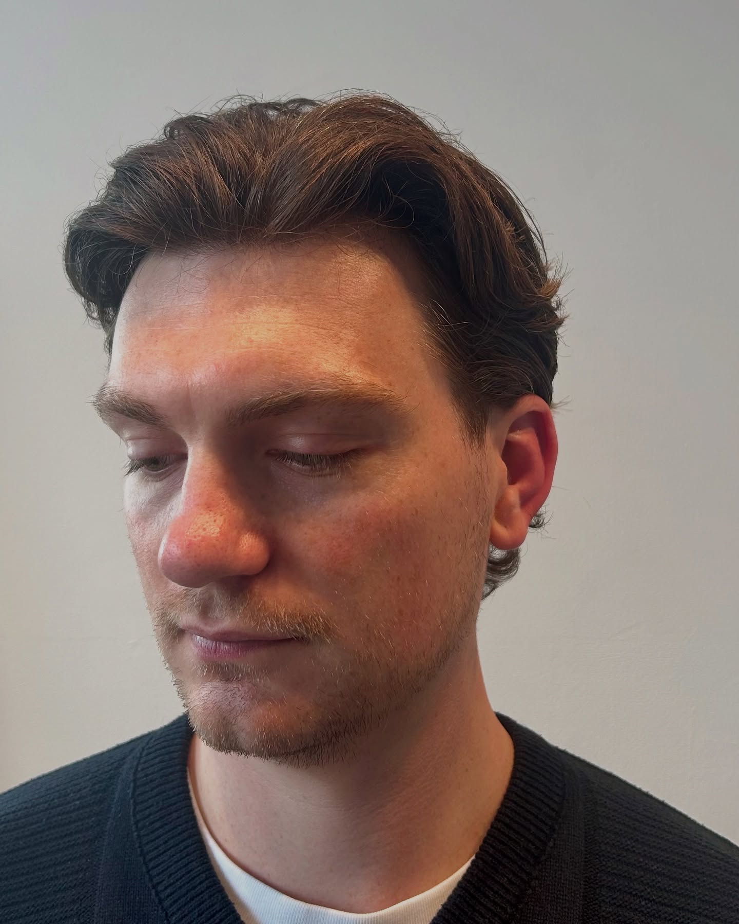 Keeping it tucked and neat for @georgepullen .
.
longer hair is definitely back and I’m loving it.
.
.
Styled using @feelwavy .
.
.
#barber #wavy #smallbusiness #hackney