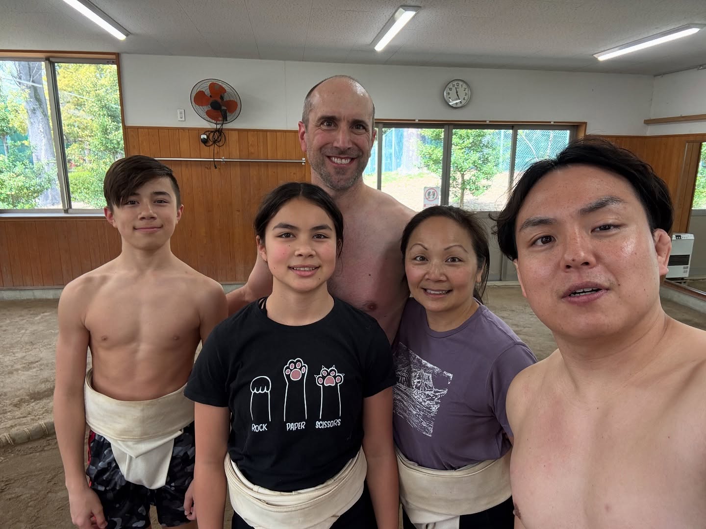 From USA 🇺🇸
Sumo is a great activity for the family!
#sumo #sumowrestlingmatch #sumowrestling #sumodeadlift #sumosquats #sumoexperience #japan #japantrip #japantravel #visitjapan #visitjapanjp #japaneseculture #sumotraining #sumowrestler #sumofighter #sumotraining #sumoworkout #sumosushi #grandsumo #thingstodotokyo #japanitinerary #shiko #suriashi #teppo #tokyo #сумо #sumô #rikishi #sumolife