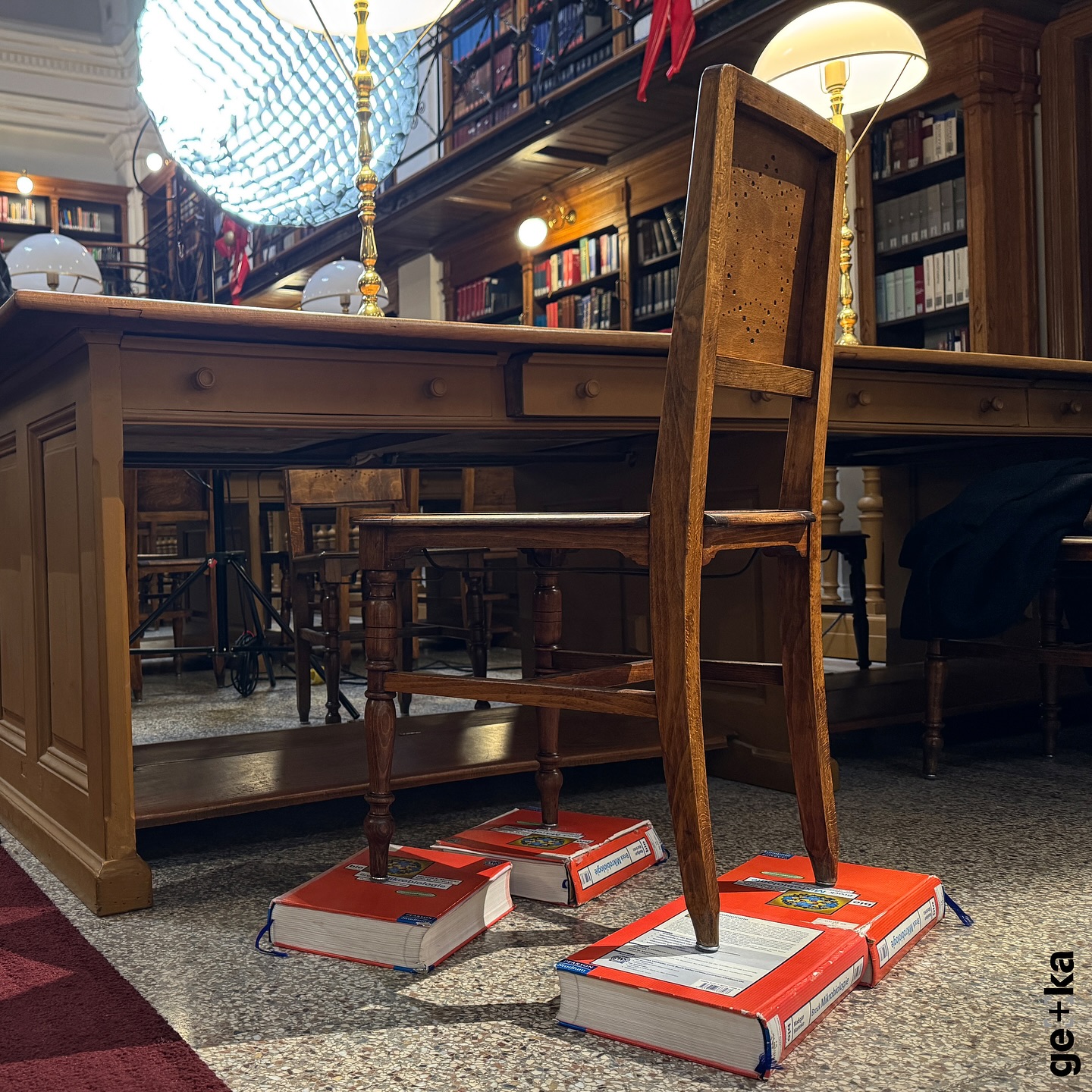 Einblicke vom Interview-Set zur kommenden Doku „Unser Österreich“, die am 21.05.25 auf ORF 2 ausgestrahlt wird.
Sendezeit noch nicht bekannt – wir halten euch auf dem Laufenden🎥
#österreich #orf #tvproduktion #gekafilm #filmpark #behindthescenes #setlife #dokumentation #filmcrew