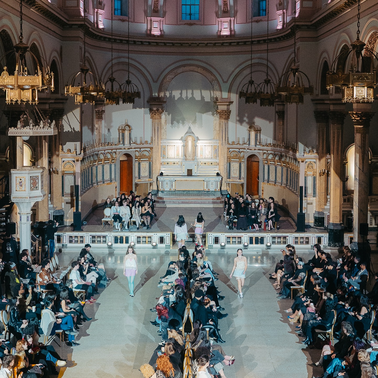 such beautiful photos capturing an incredible night @concordiafashionbusiness final showcase 🫶🏼🫶🏼👛🧚🩰 ˘ ³˘ ✬ still smiling ˃ᴗ˂
photography by:
@real_jansen
@maisontoki
@ryanshoots.jpg
@mr_yingyang2.0
@aldo.lozanov
@vicxsan
@rorycreelman