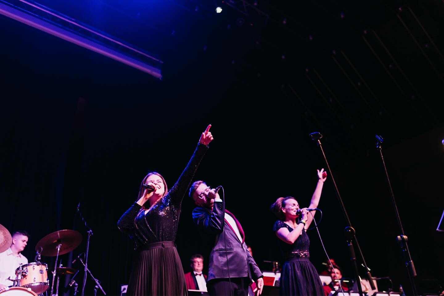 Ještě jedno krátké ohlédnutí za letošní plesovou sezónou. Plesy nám budou zase půl roku chybět, ale začíná léto a s ním i venkovní akce, svatby a další krásné momenty, na které se moc těšíme! 🤩☀️
📸 naše nejlepší @maninapizza @younmehub